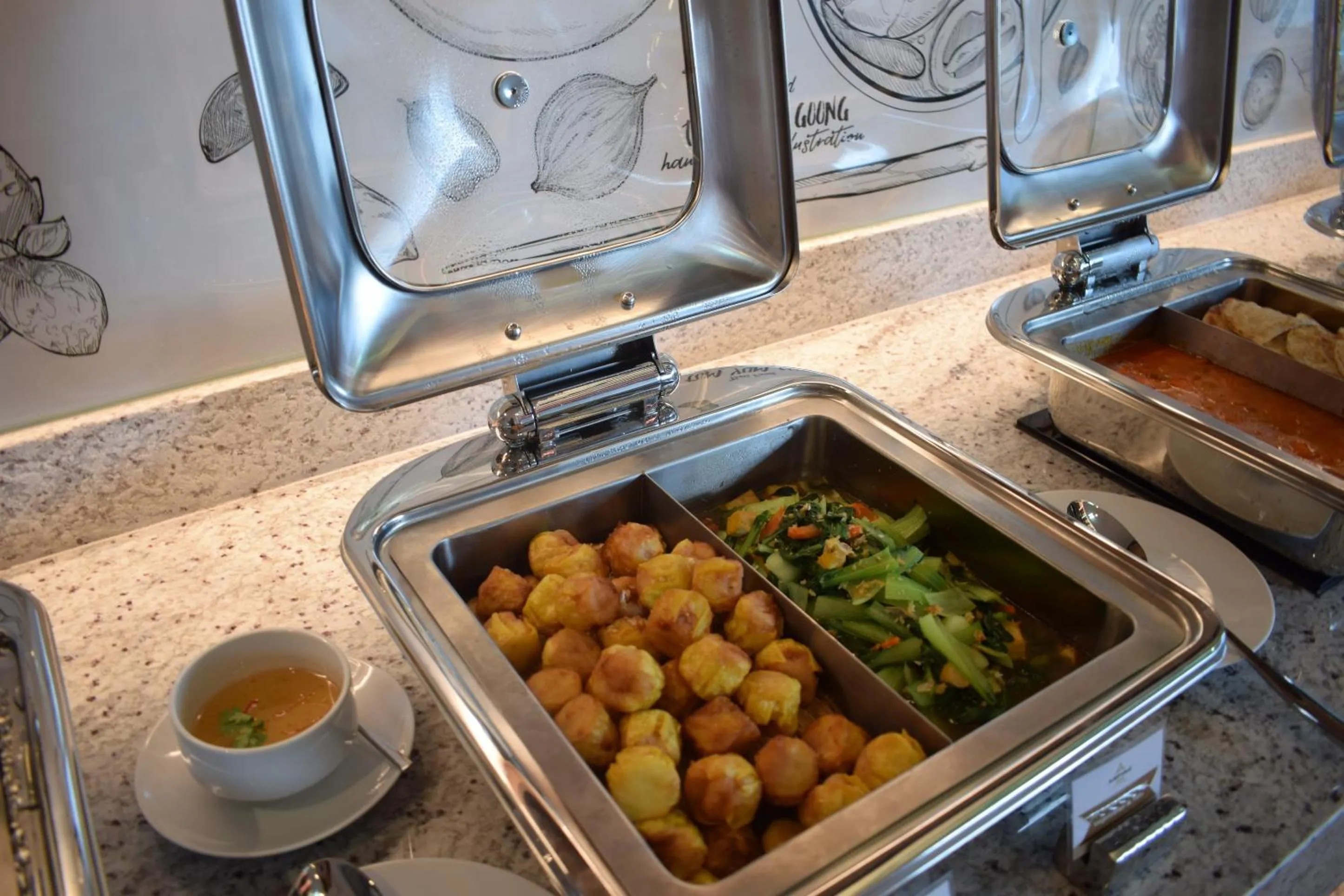 Restaurant/places to eat in Aspira One Sutthisan