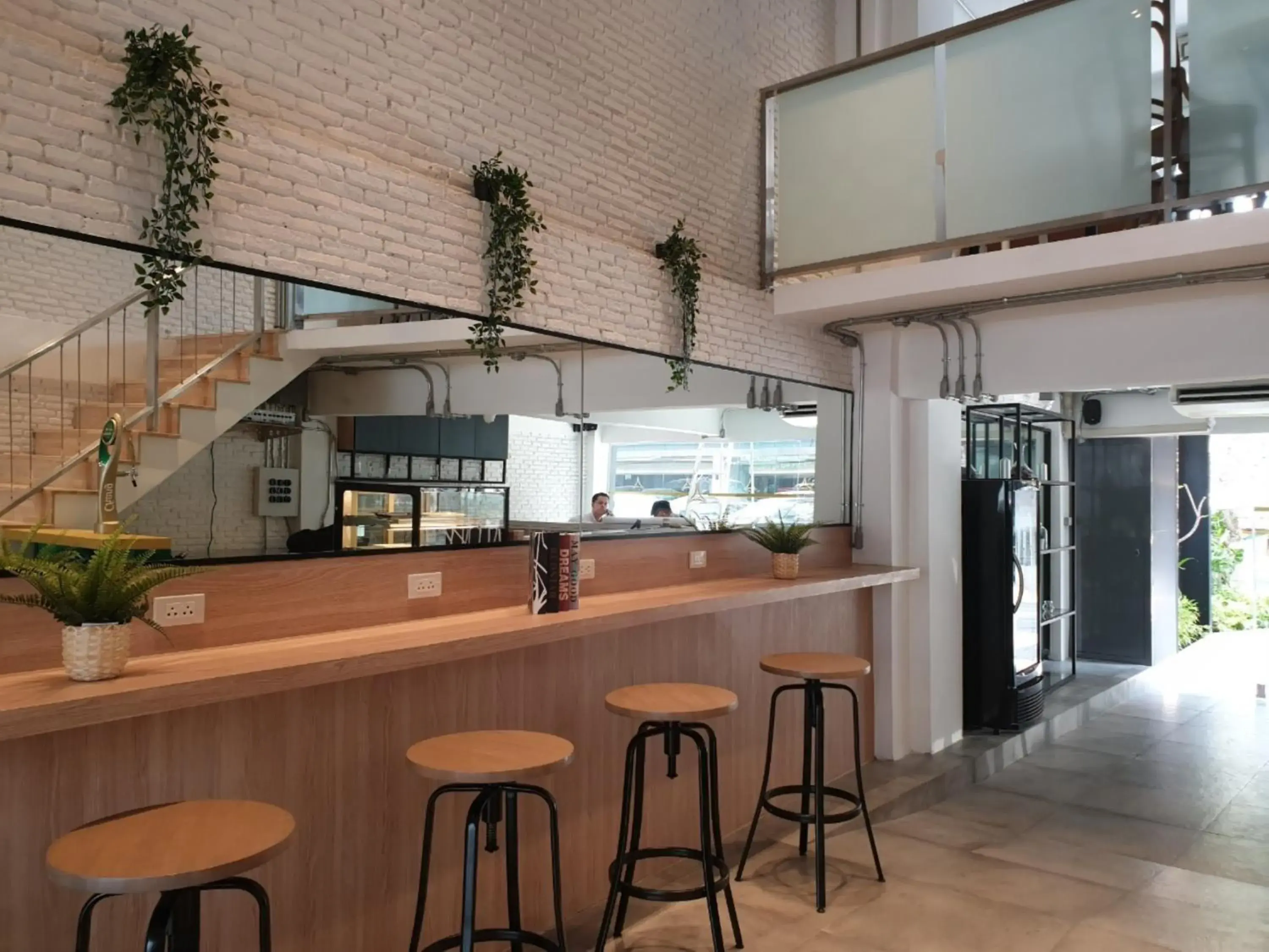 Lounge or bar in Aspira One Sutthisan Lounge or bar in Aspira One Sutthisan