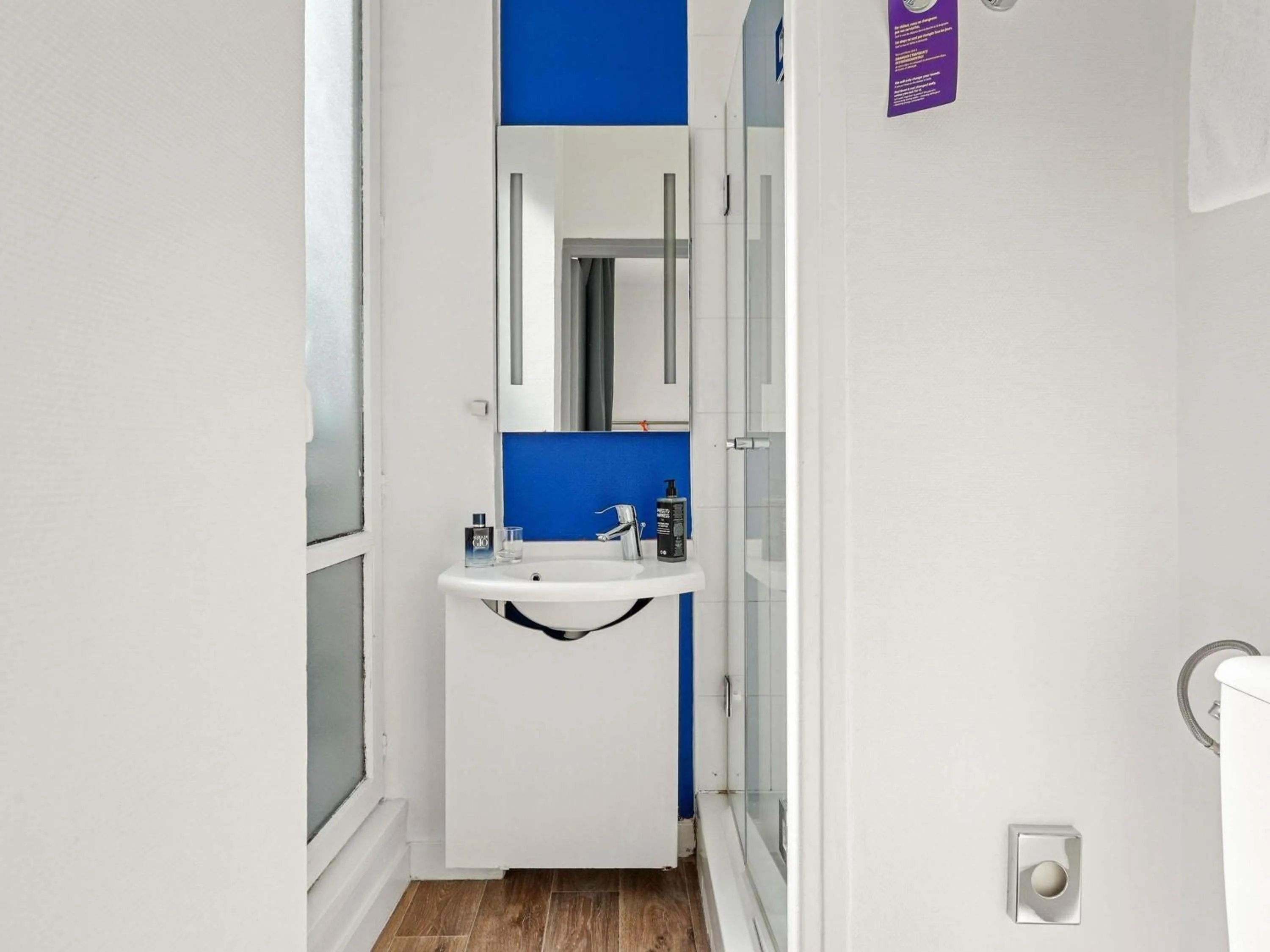 Bedroom in ibis Styles Paris République Le Marais