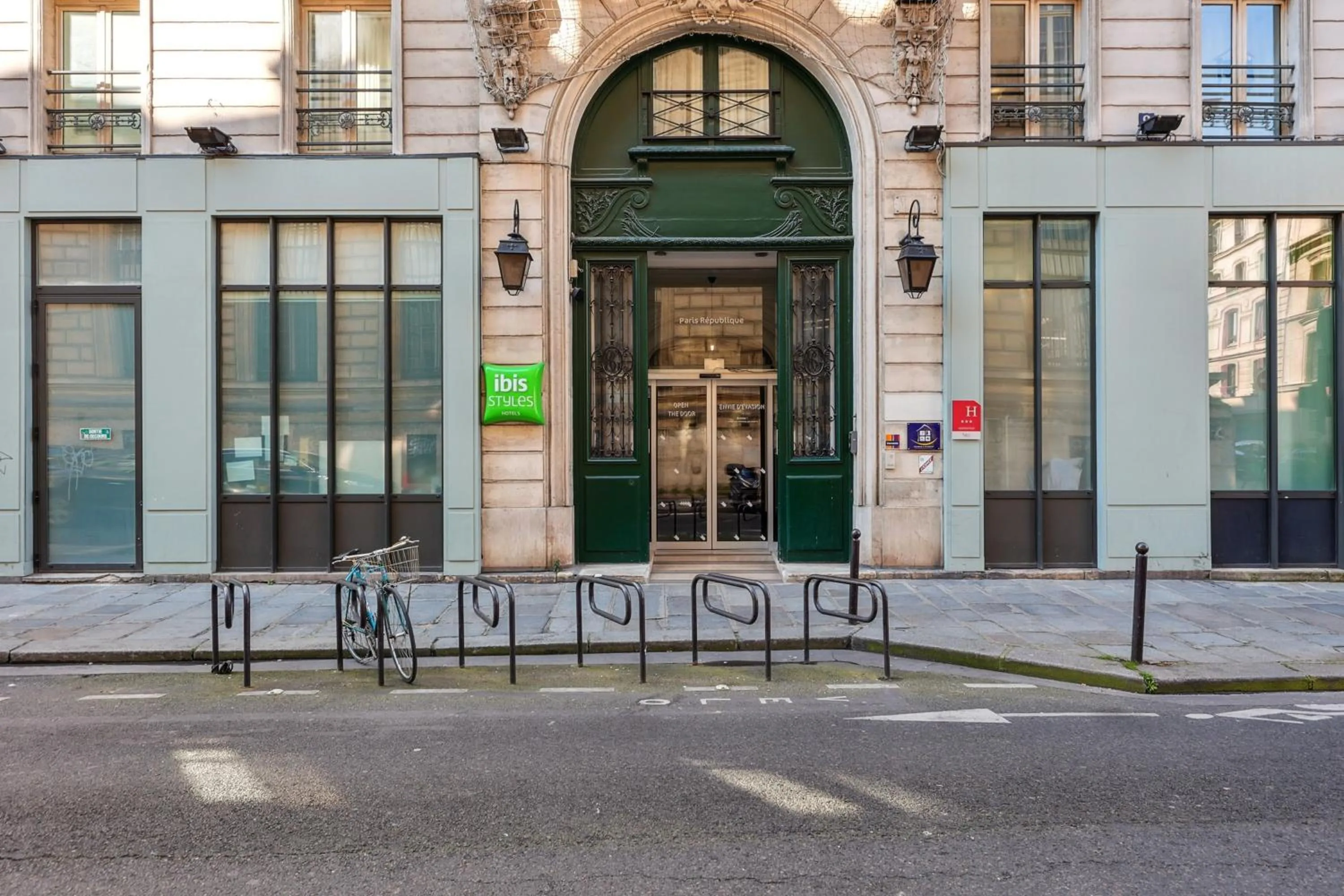 Facade/entrance in ibis Styles Paris République Le Marais
