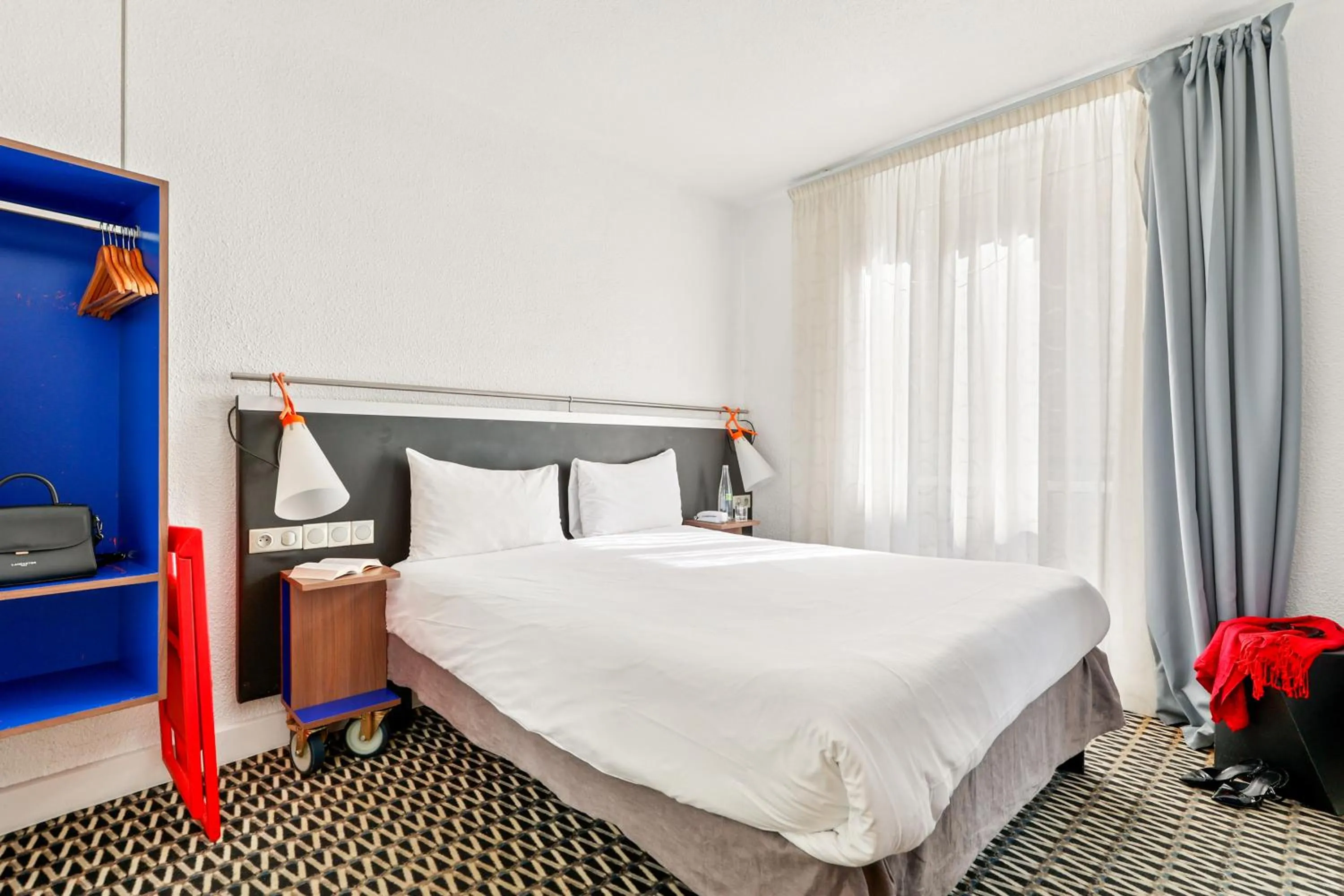 Bedroom, Bed in ibis Styles Paris République Le Marais