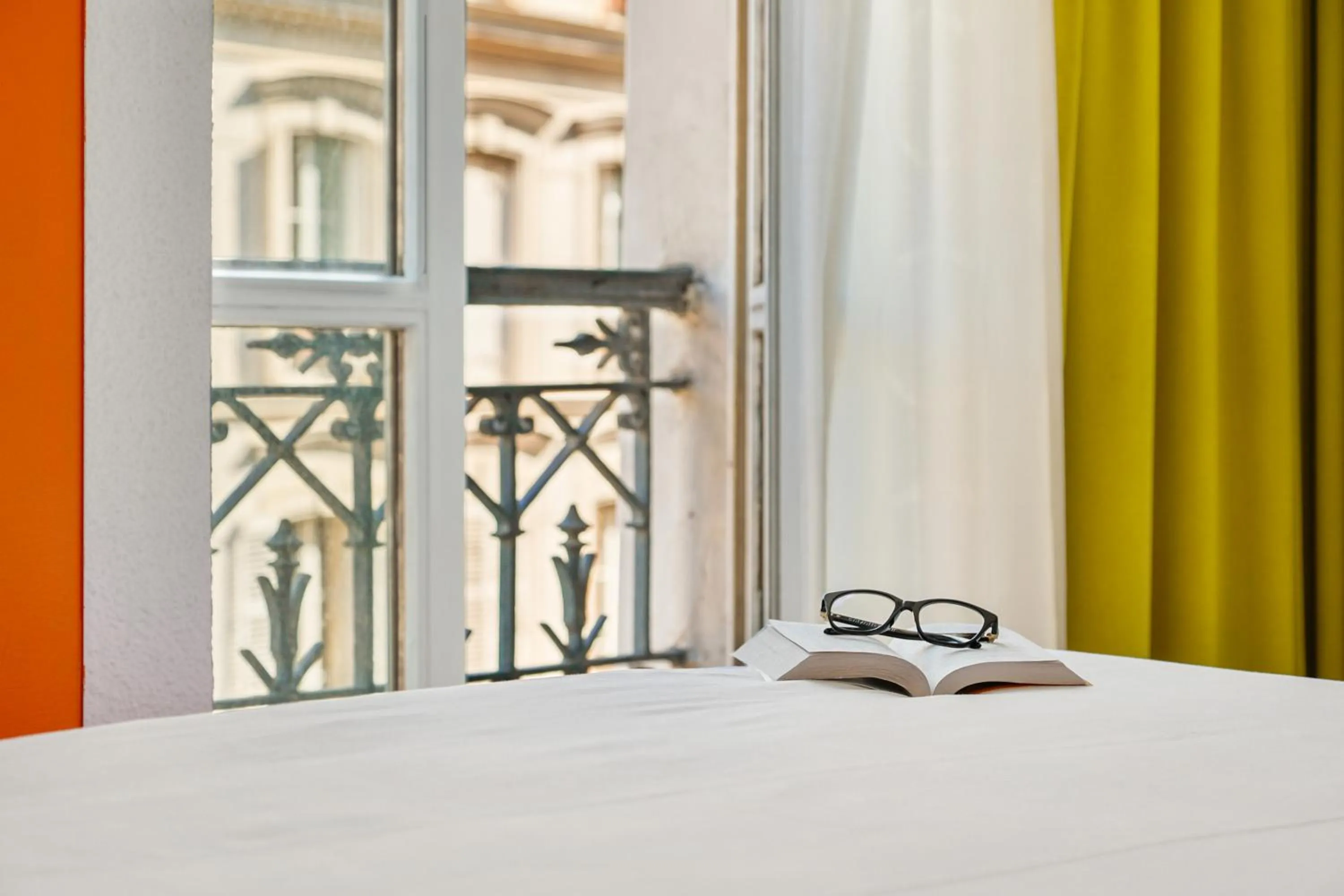 Bedroom, Bed in ibis Styles Paris République Le Marais