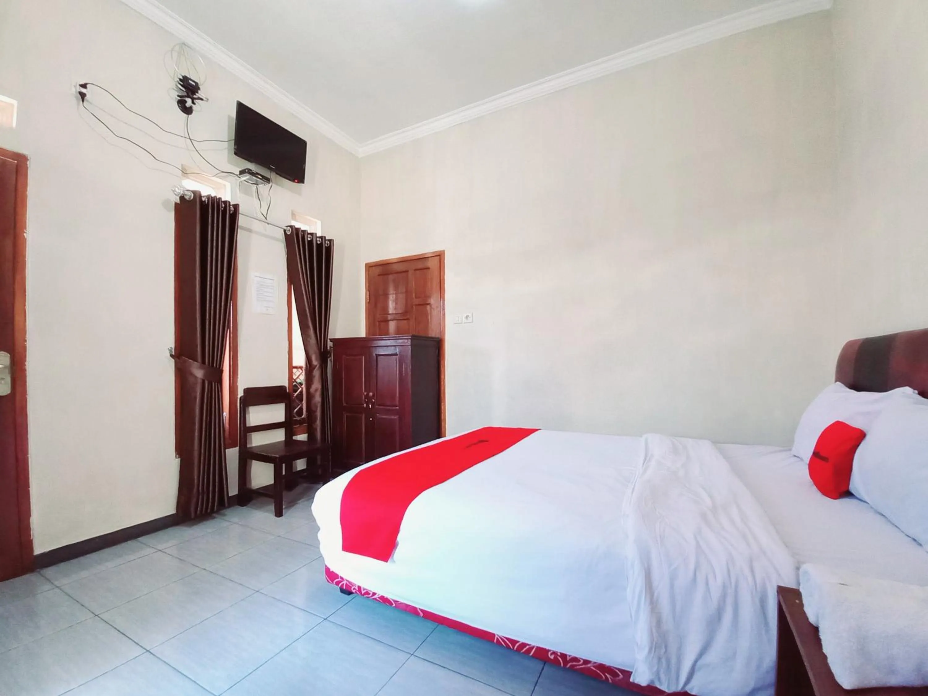 Bedroom, Bed in RedDoorz near BNS 3 Kota Wisata Batu