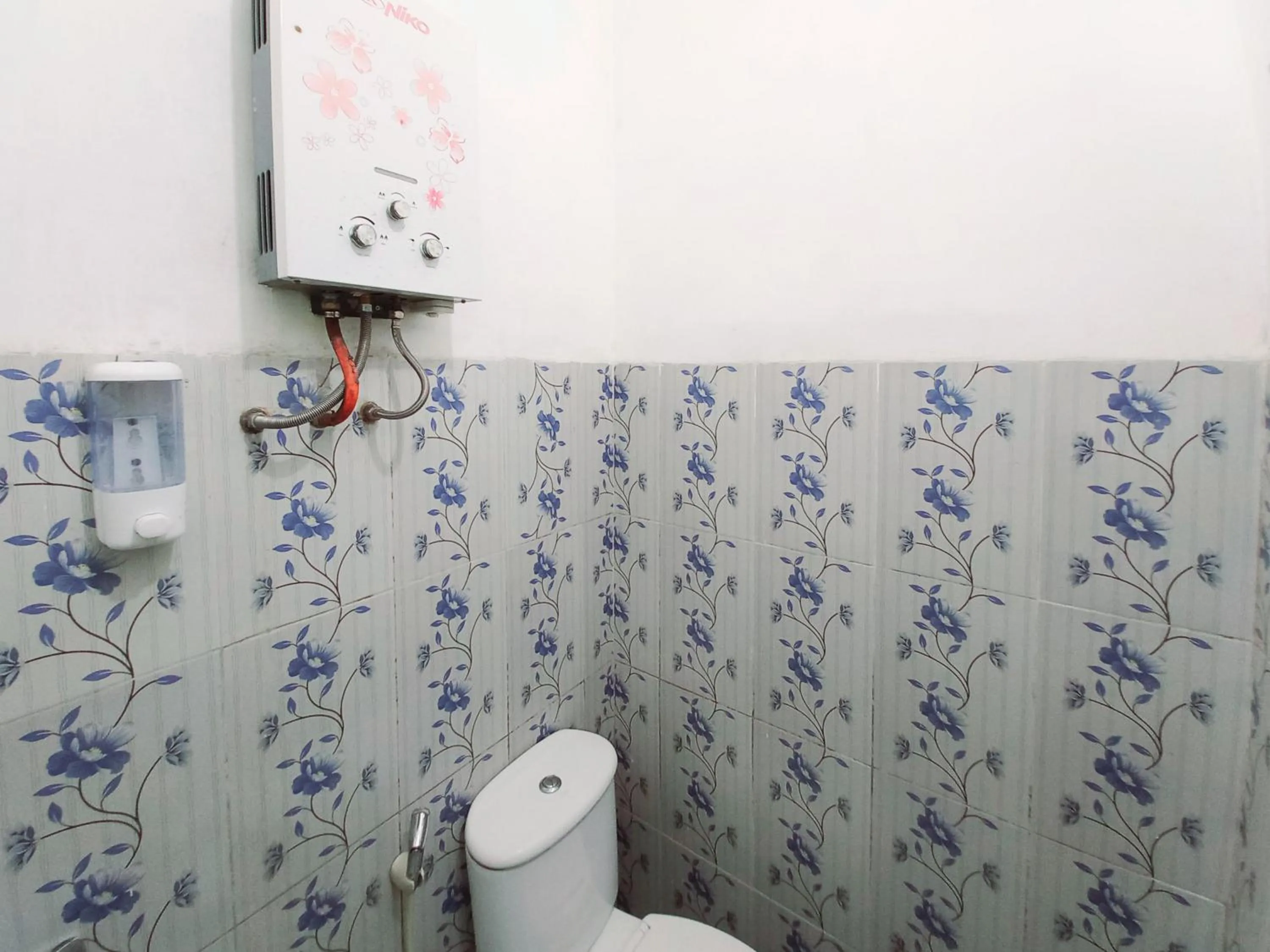 Bathroom in RedDoorz near BNS 3 Kota Wisata Batu