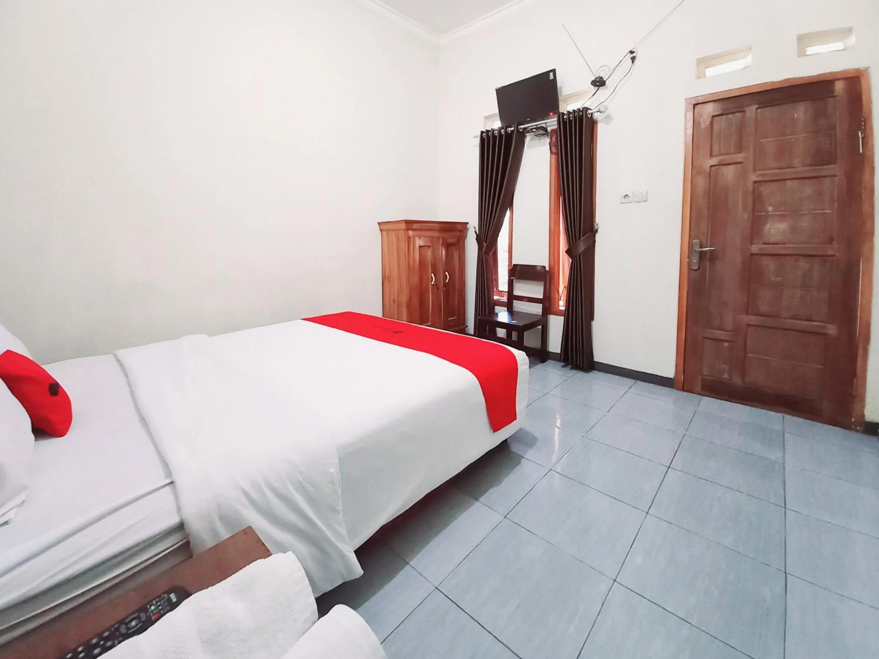 Bedroom, Bed in RedDoorz near BNS 3 Kota Wisata Batu