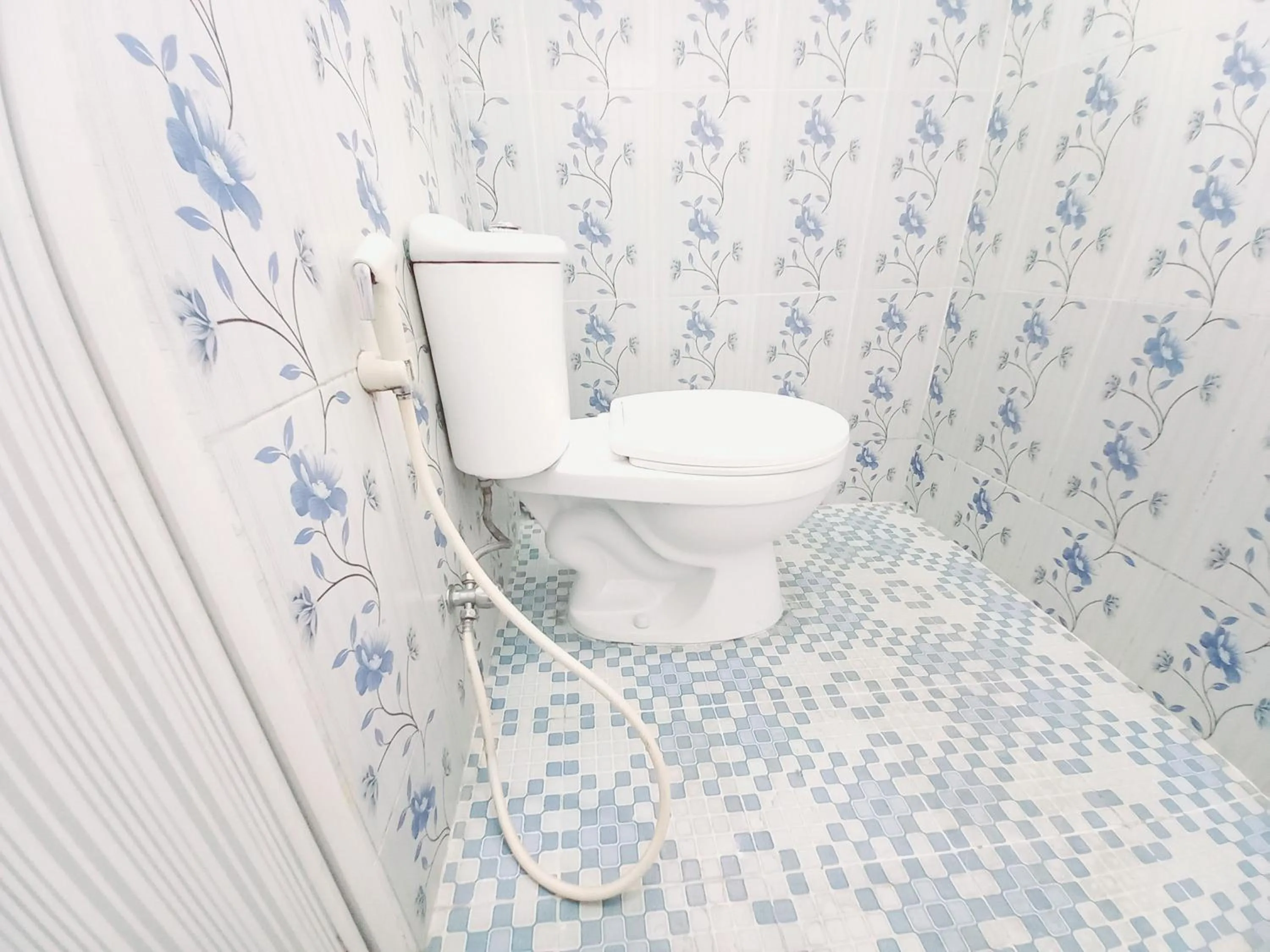 Bathroom in RedDoorz near BNS 3 Kota Wisata Batu