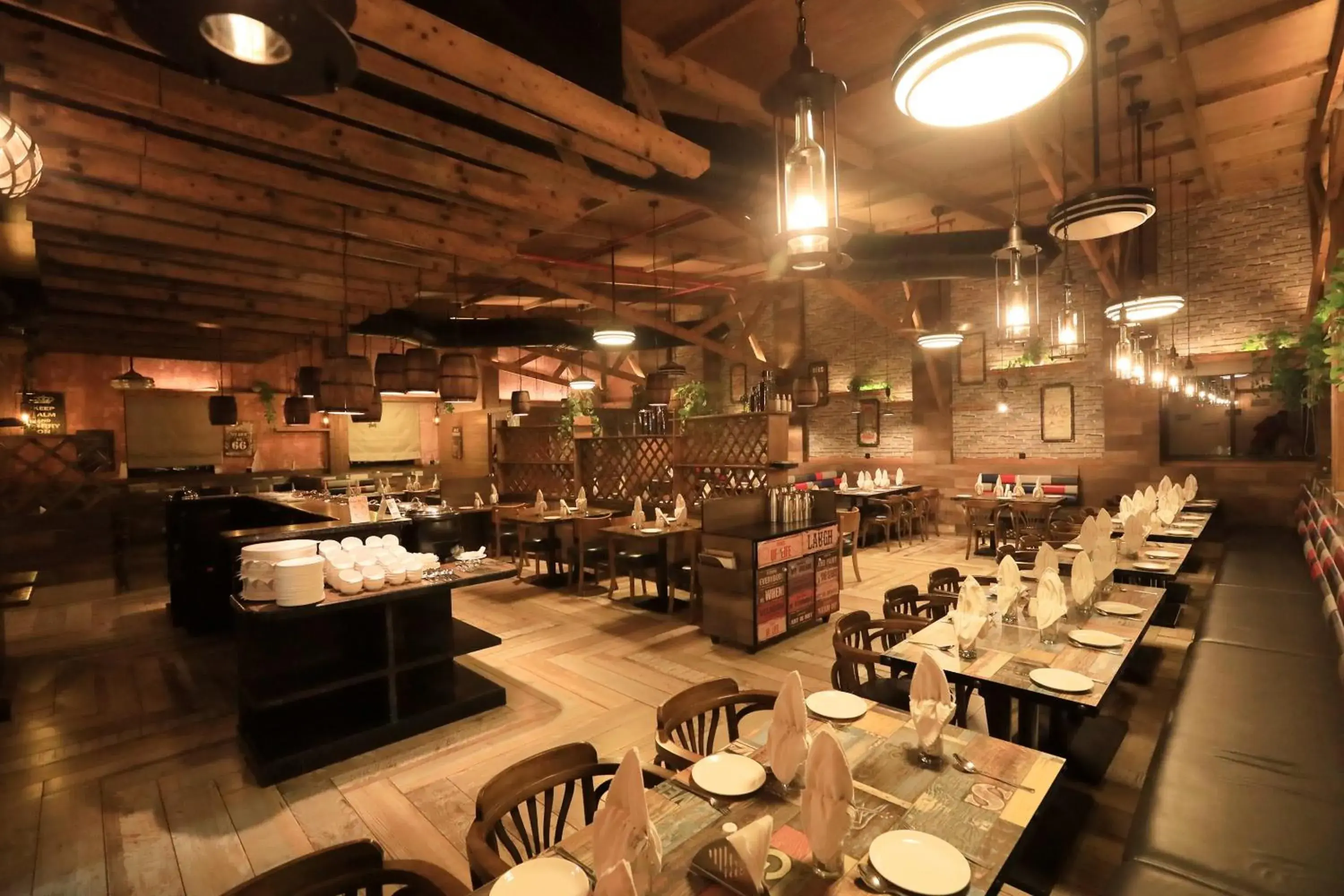 Restaurant/places to eat in Humming Bird Hotel & Banquet Restaurant/places to eat in Humming Bird Hotel & Banquet