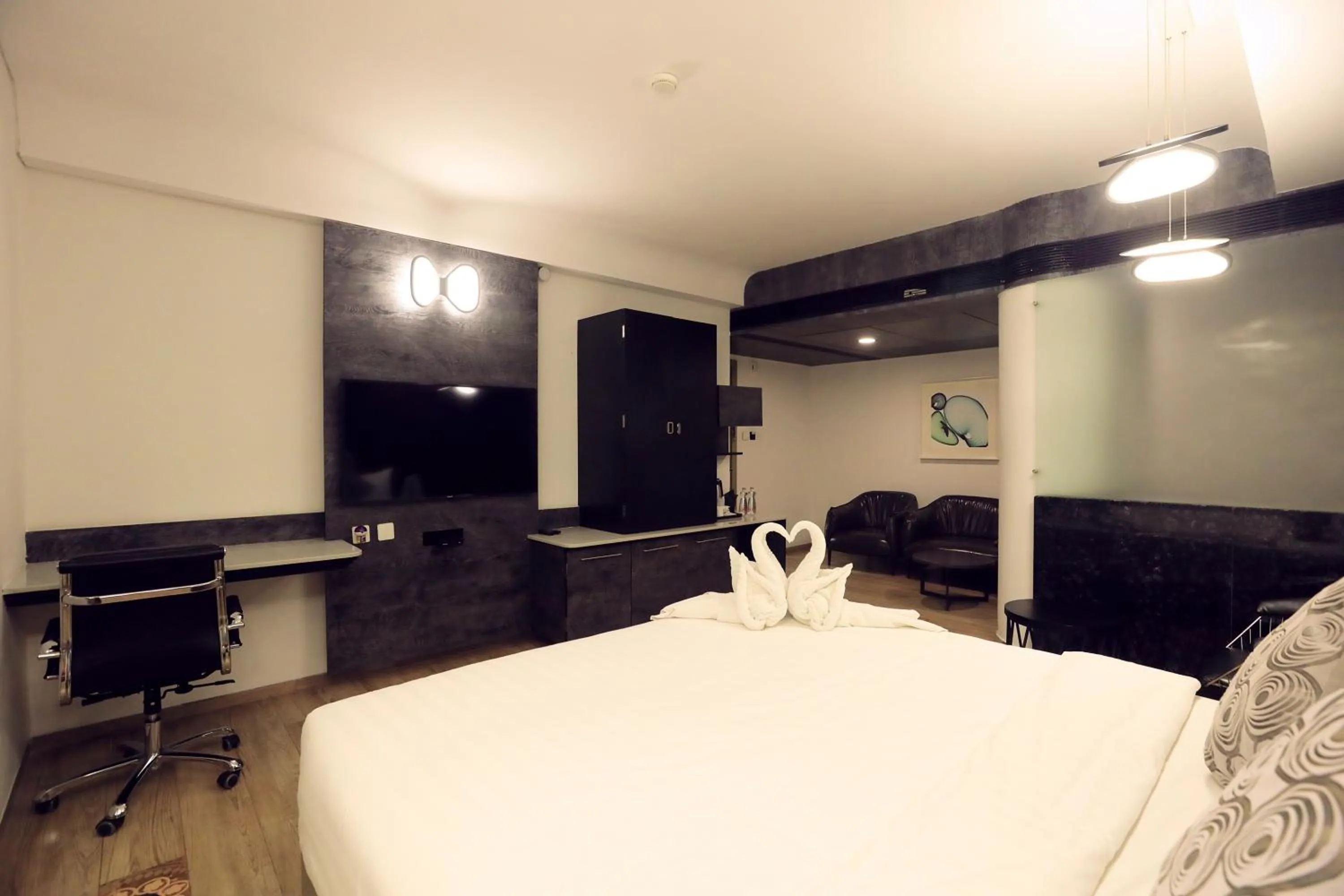 Bed in Humming Bird Hotel & Banquet