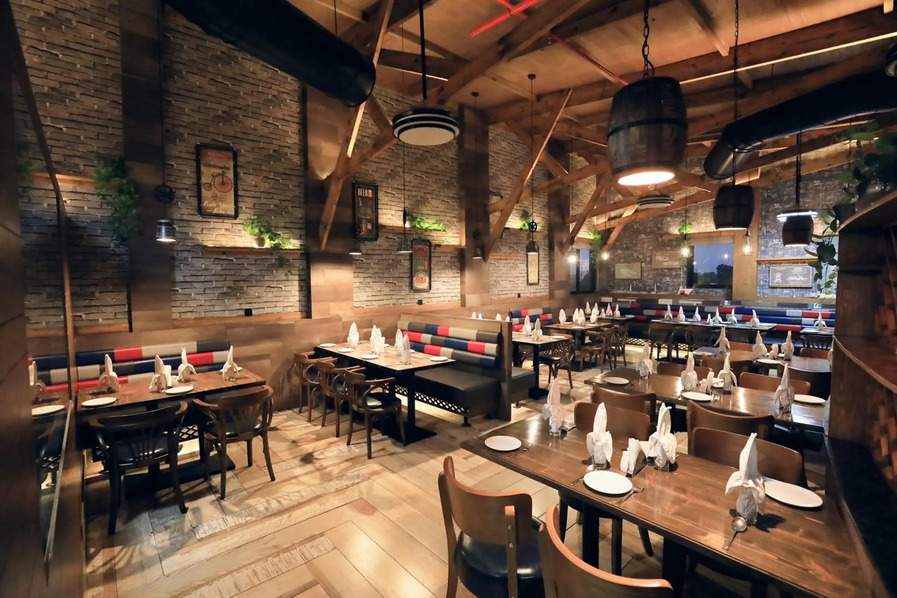 Restaurant/places to eat in Humming Bird Hotel & Banquet Restaurant/places to eat in Humming Bird Hotel & Banquet