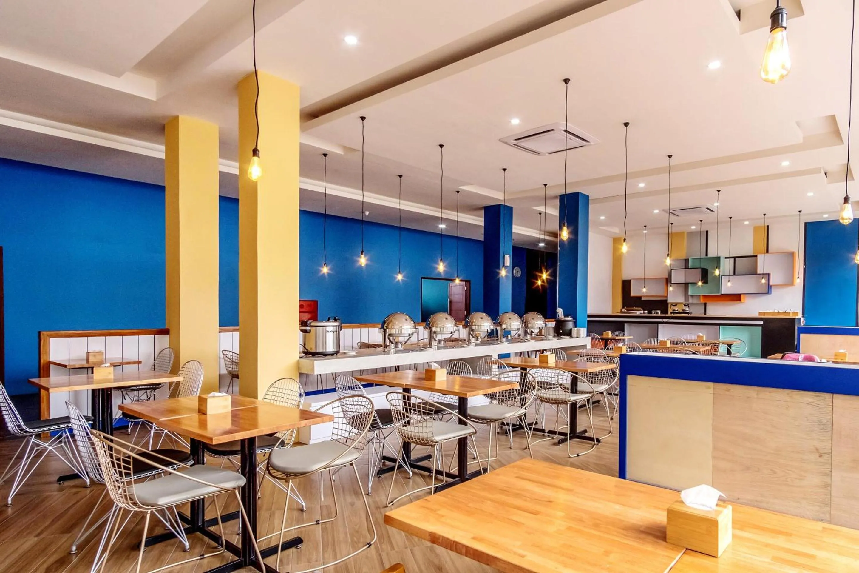 Restaurant/places to eat in Townhouse Oak Medan near Universitas Sumatera Utara formerly Raz Residence