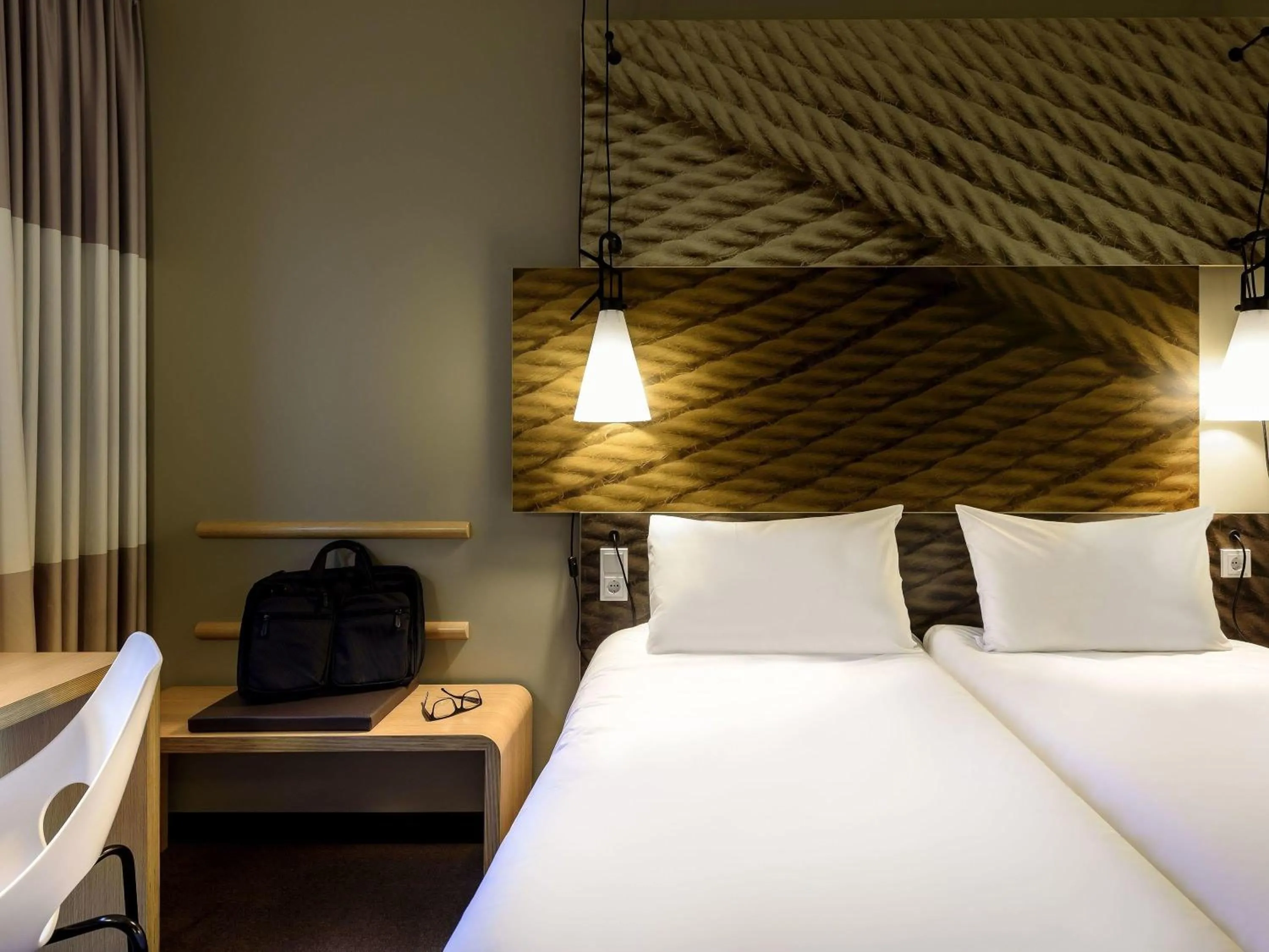 Bedroom, Bed in Ibis Hotel Köln Am Dom