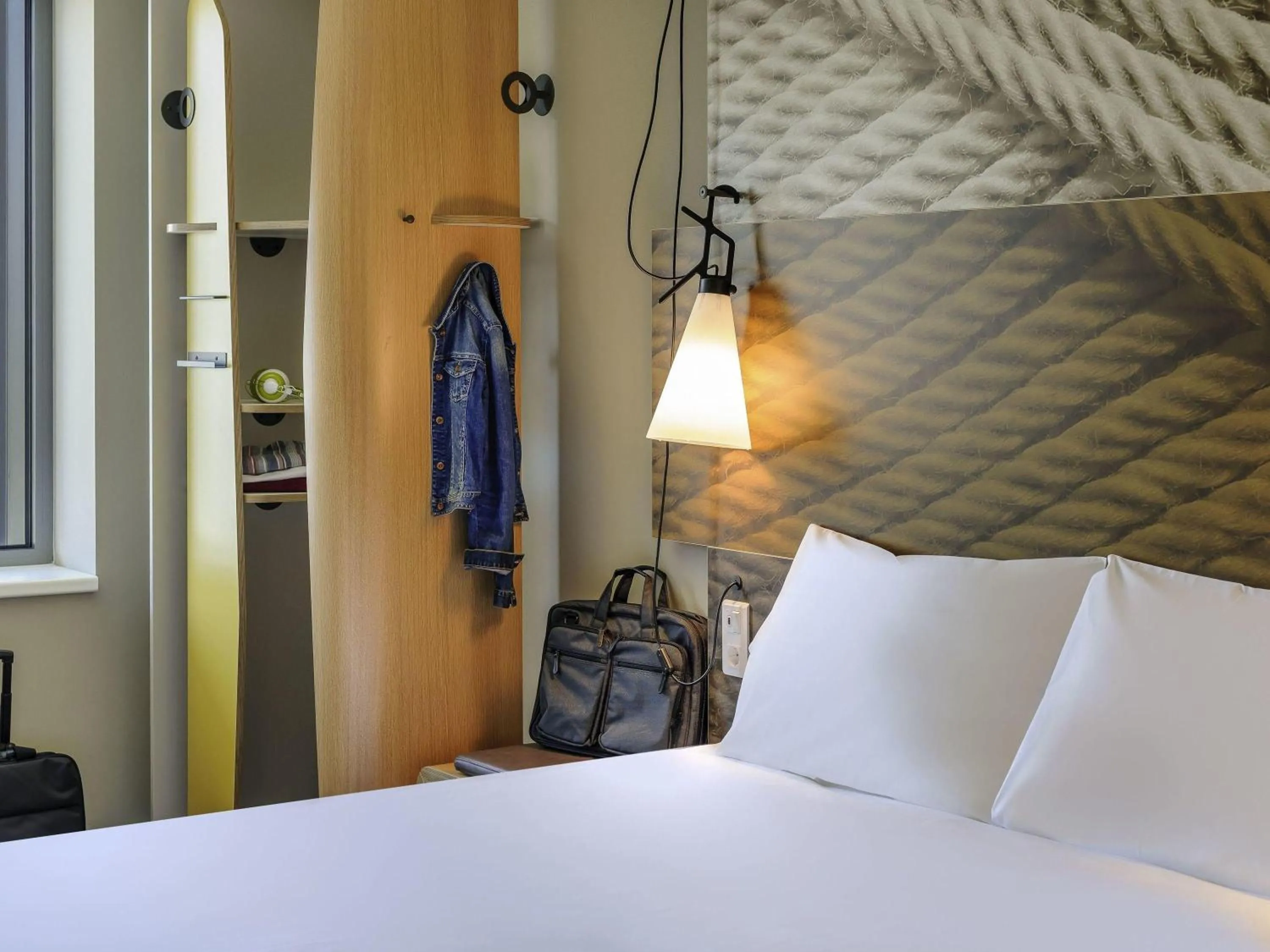 Bedroom, Bed in Ibis Hotel Köln Am Dom