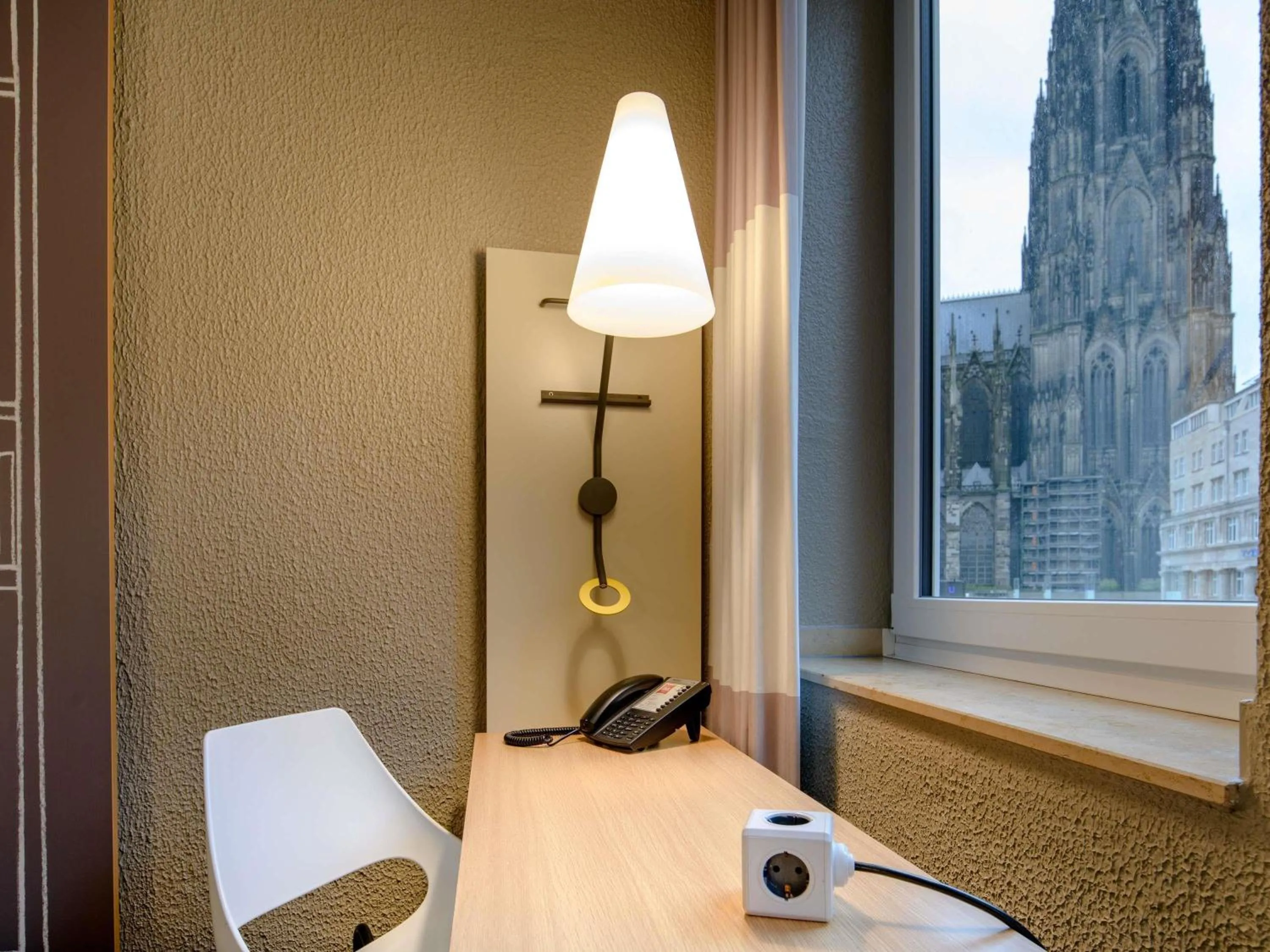 Bedroom in Ibis Hotel Köln Am Dom