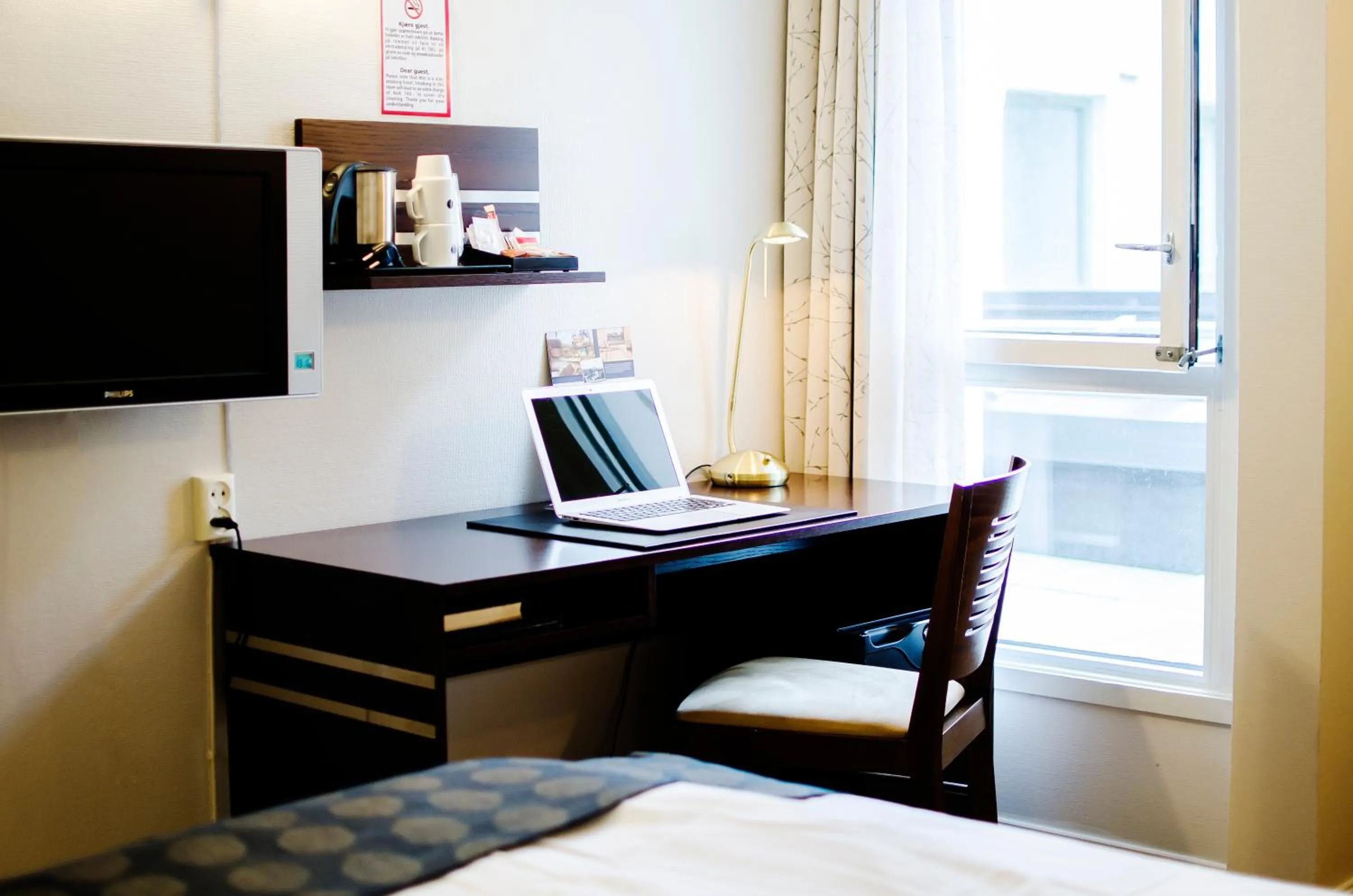Seating area, Bed in Havly Hotell