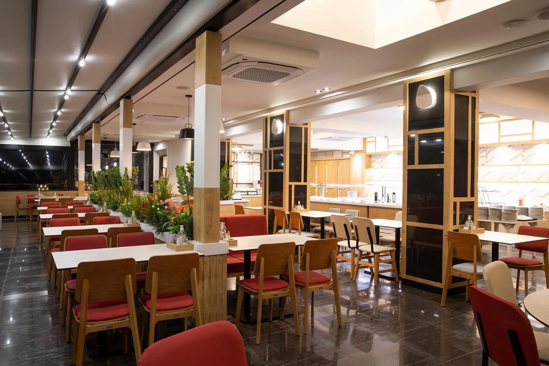 Restaurant/places to eat in Dafni Plus Hotel