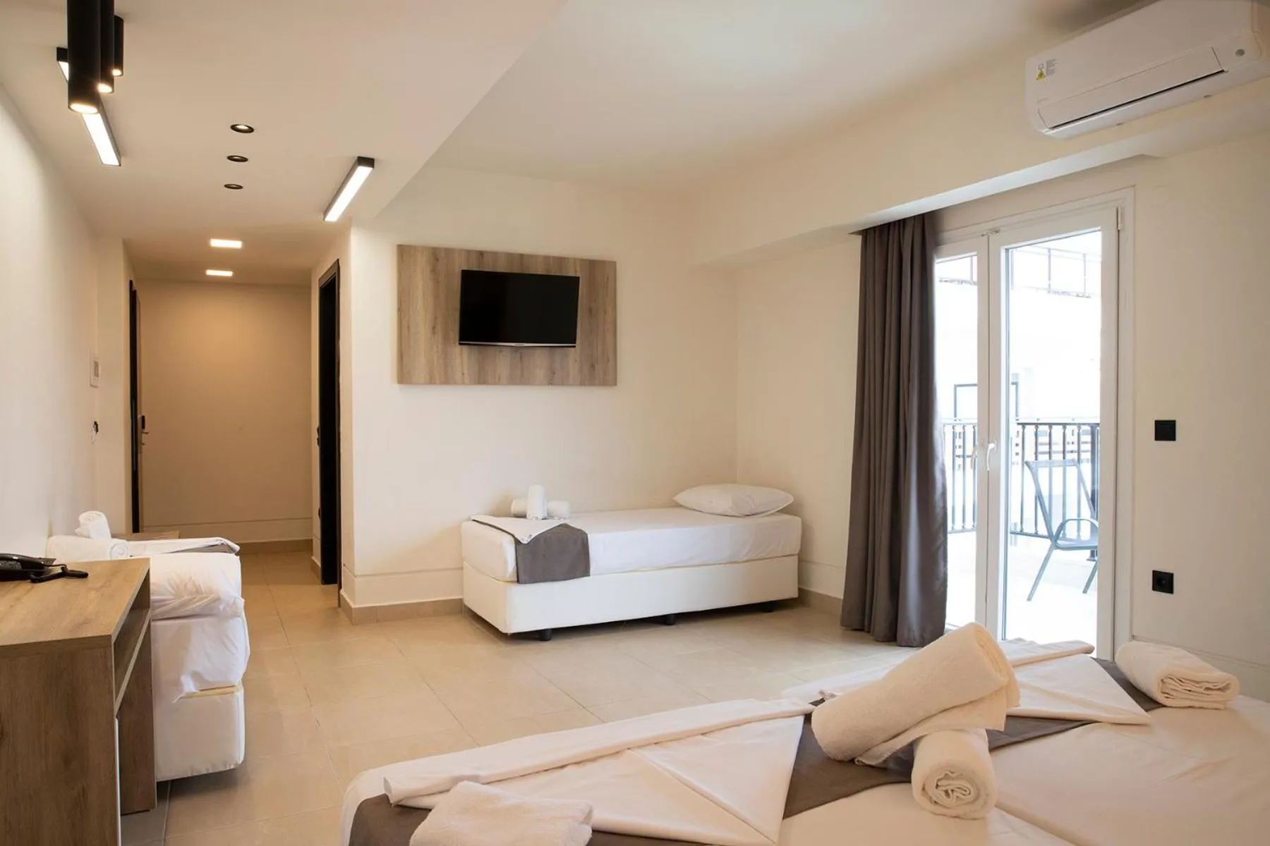 Bed in Dafni Plus Hotel