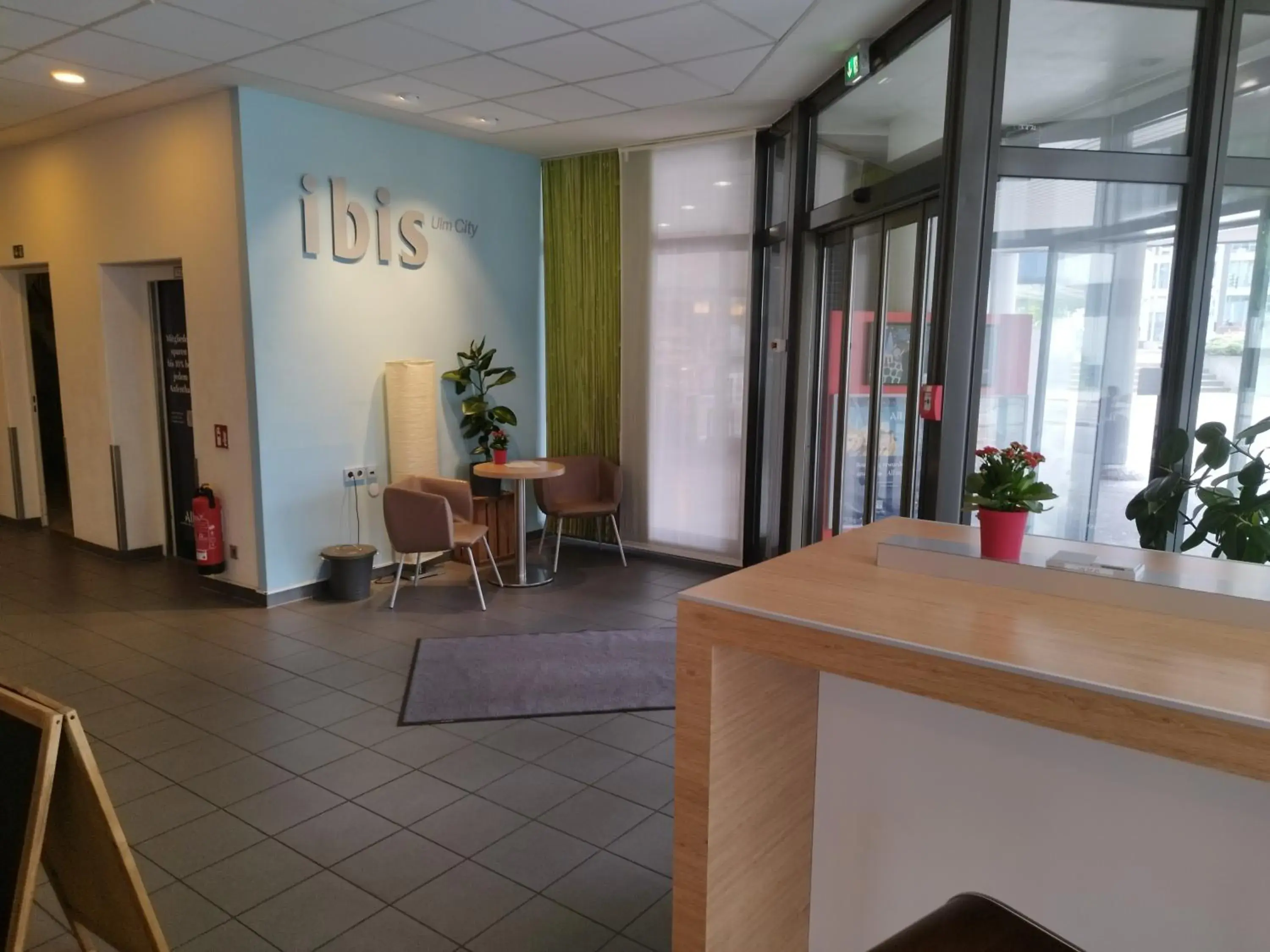 Lounge or bar in Ibis Ulm City Lounge or bar in Ibis Ulm City