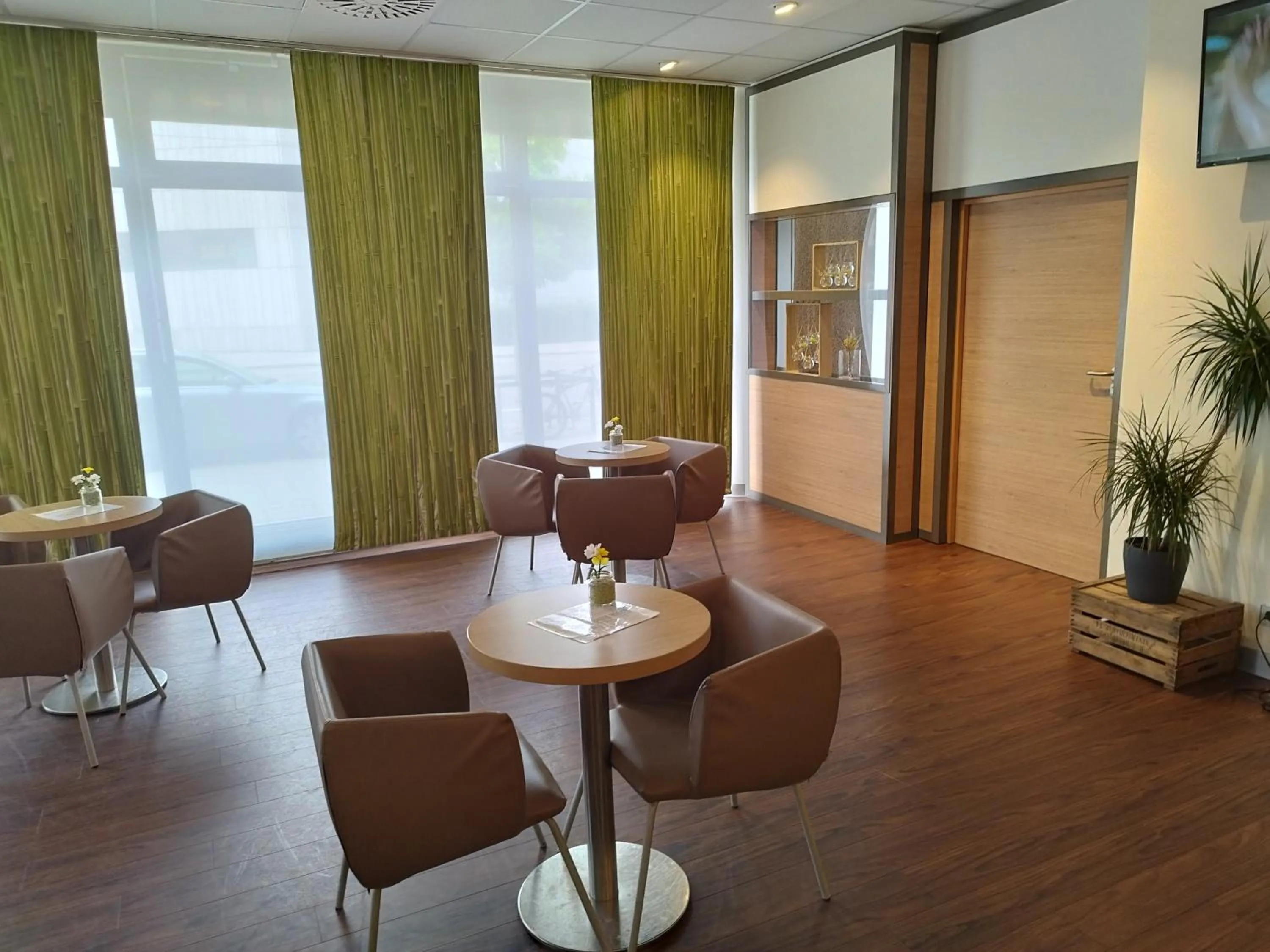 Lounge or bar in Ibis Ulm City