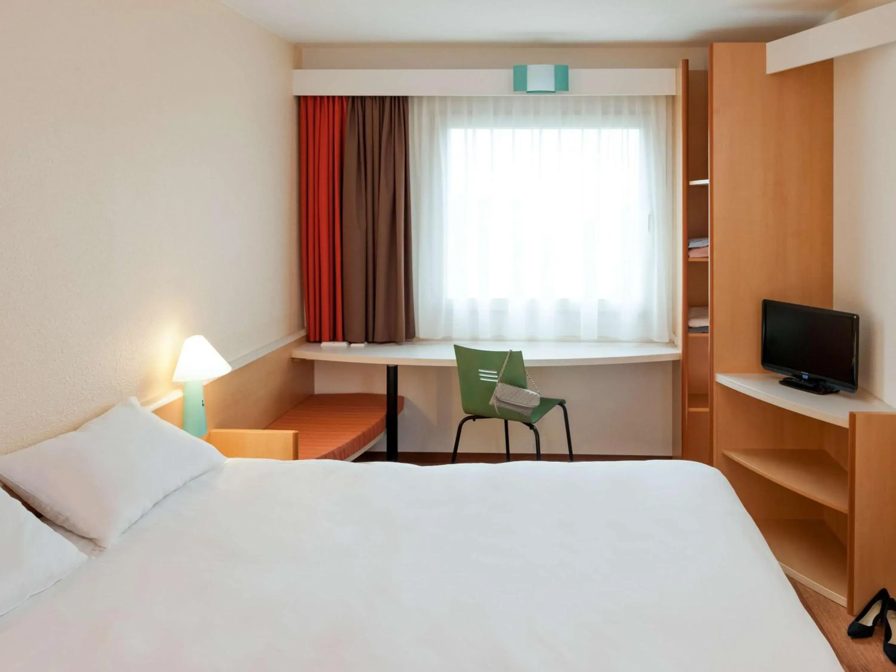 Bedroom, Bed in Ibis Ulm City Bedroom, Bed in Ibis Ulm City