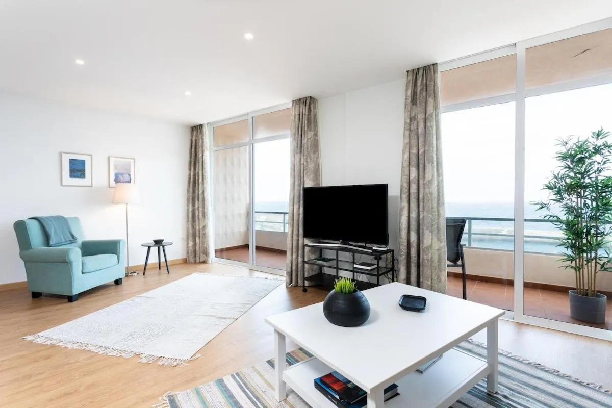 Communal lounge/ TV room in El Balcón del Muelle