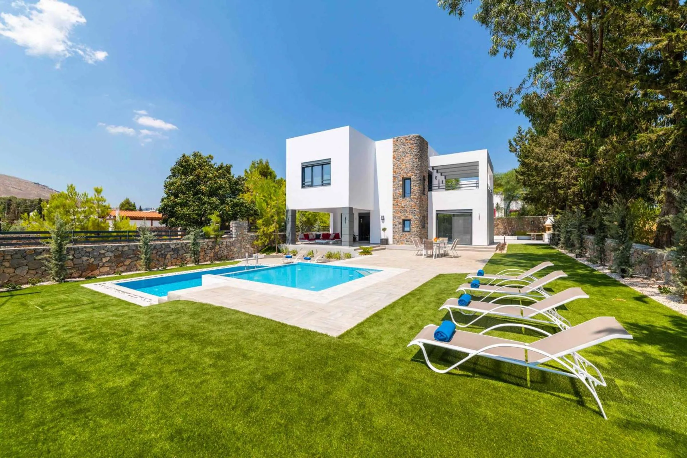 Villa Summer Light