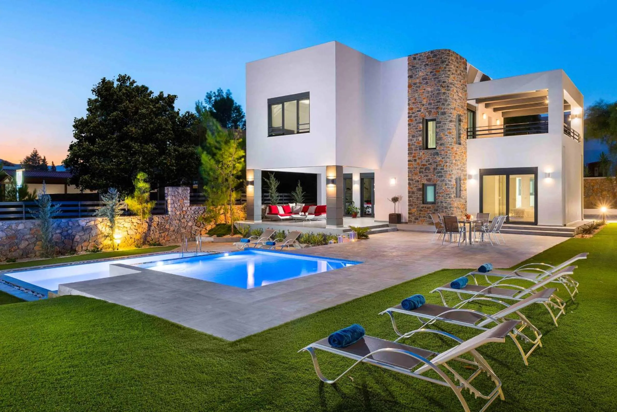 Villa Summer Light