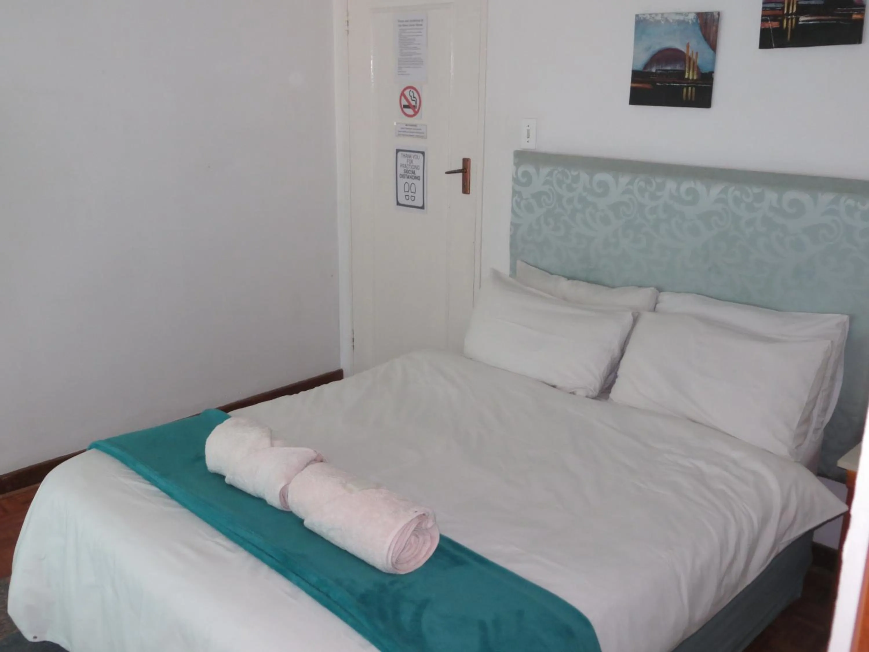 Deluxe Double Room with Bath in The Swiss Guesthouse
