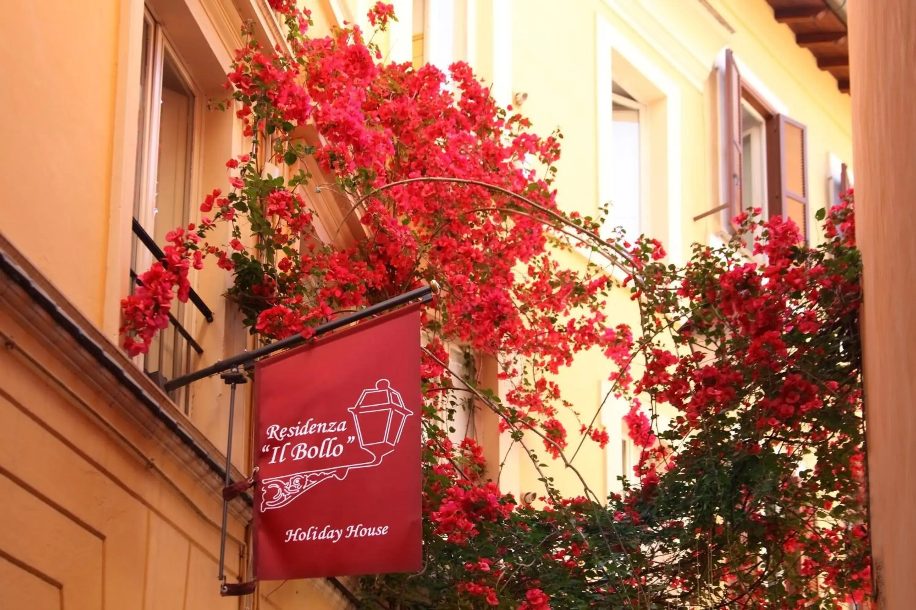 Facade/entrance in Bollo Apartments Facade/entrance in Bollo Apartments