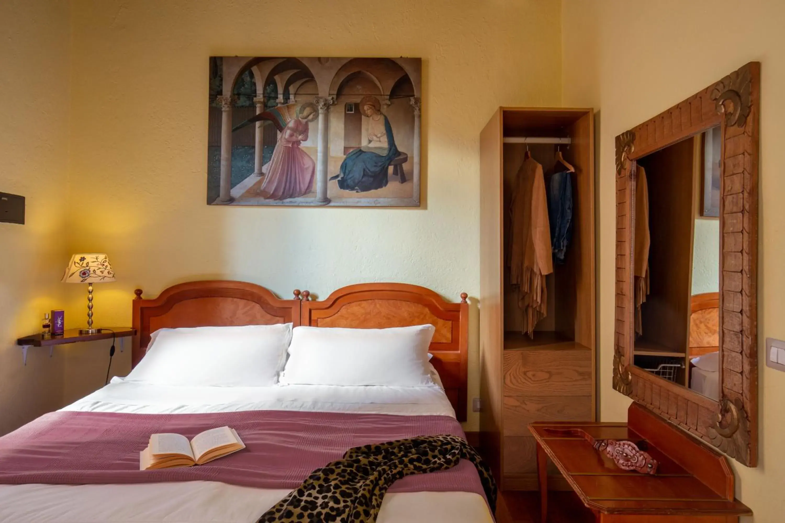 Double or Twin Room in Bollo Apartments Double or Twin Room in Bollo Apartments