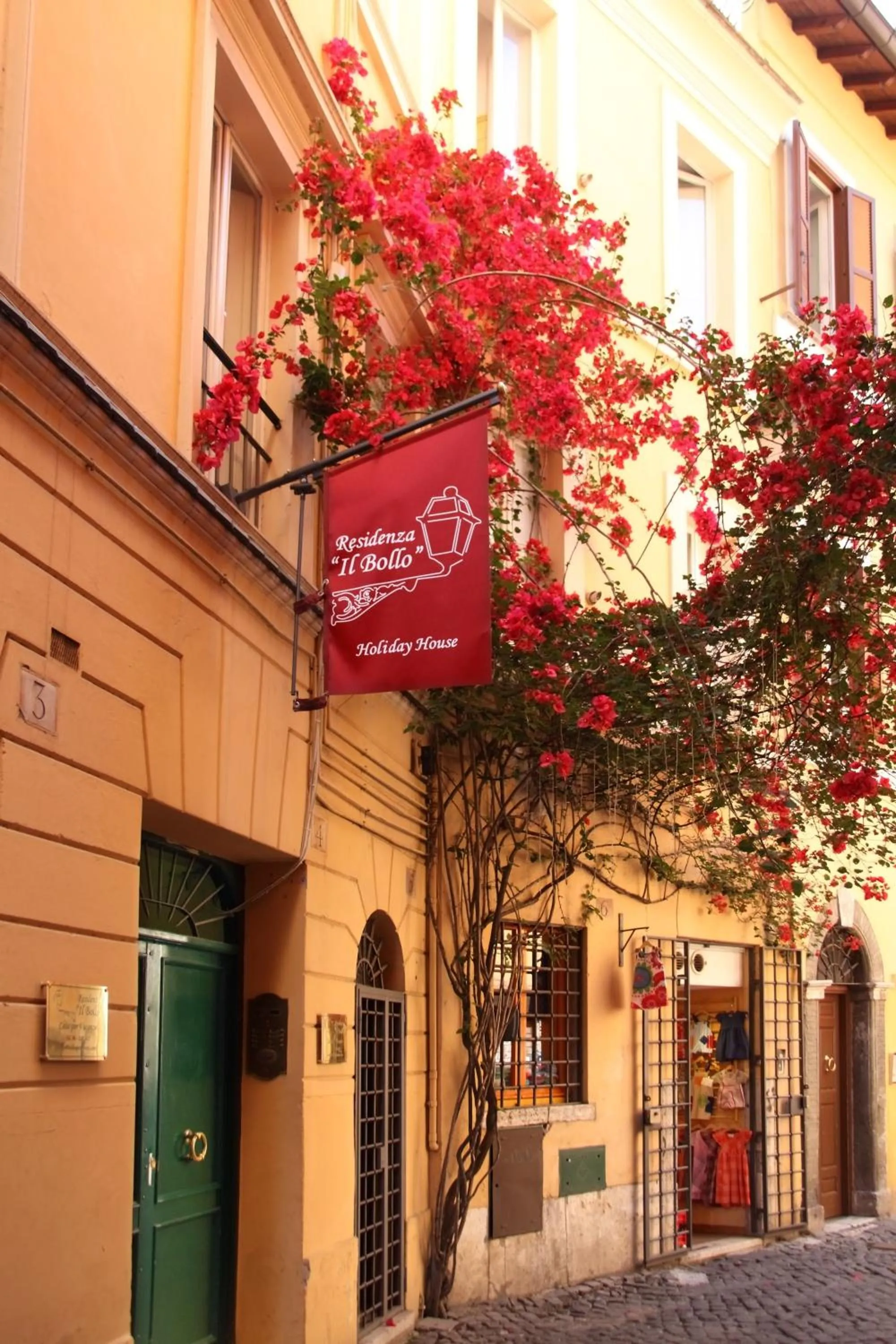 Facade/entrance in Bollo Apartments