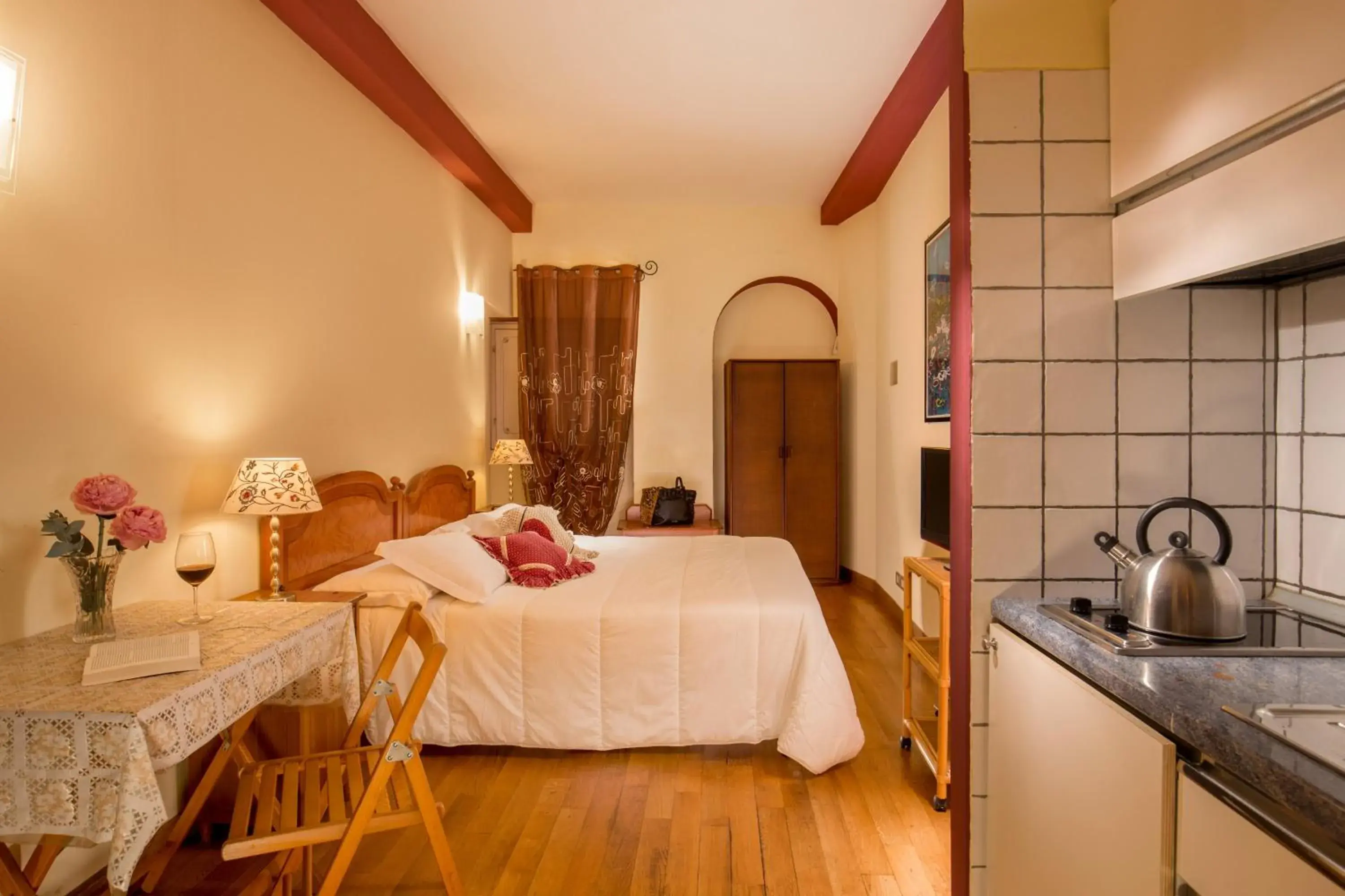 Double or Twin Room in Bollo Apartments Double or Twin Room in Bollo Apartments