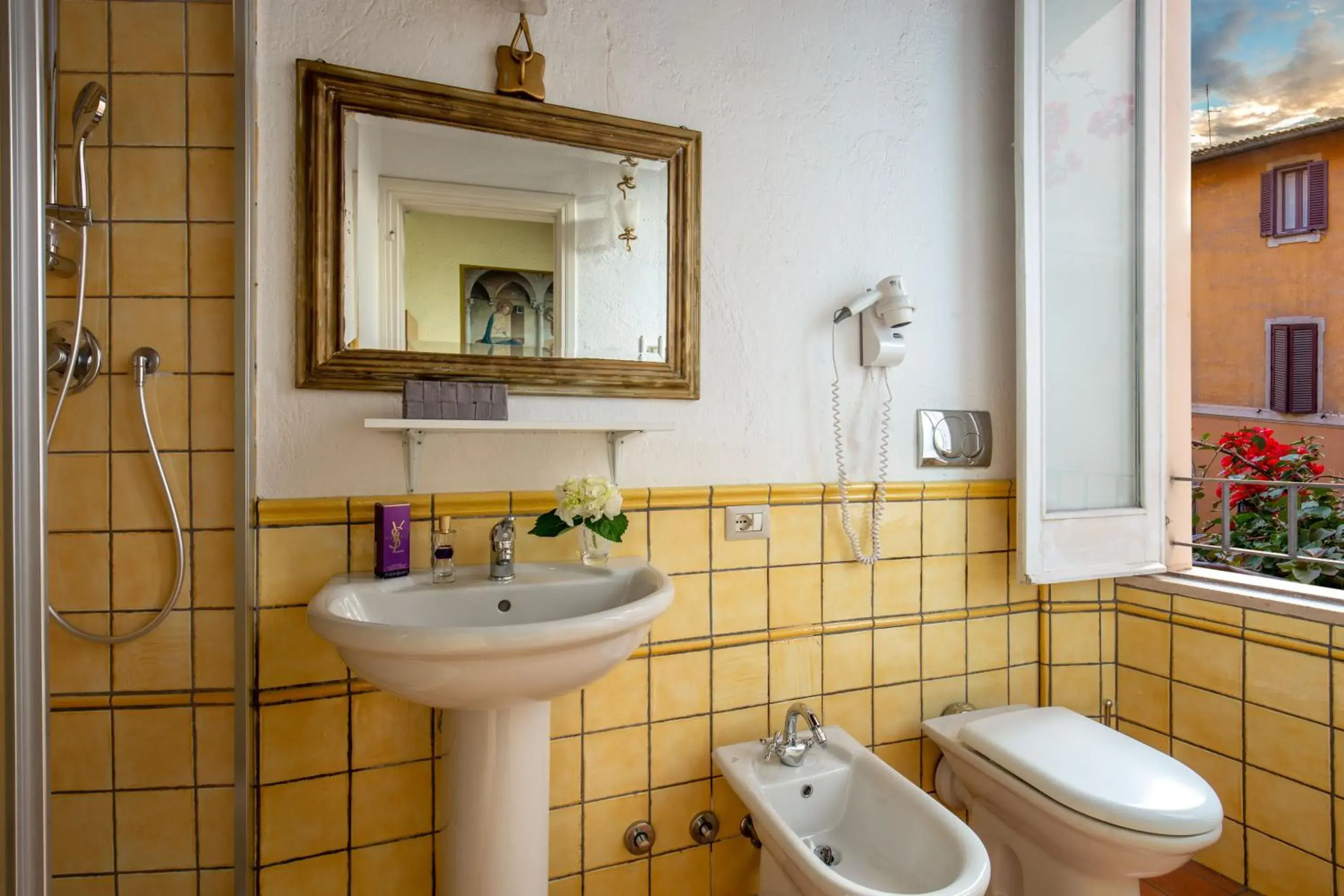 Double or Twin Room in Bollo Apartments Double or Twin Room in Bollo Apartments