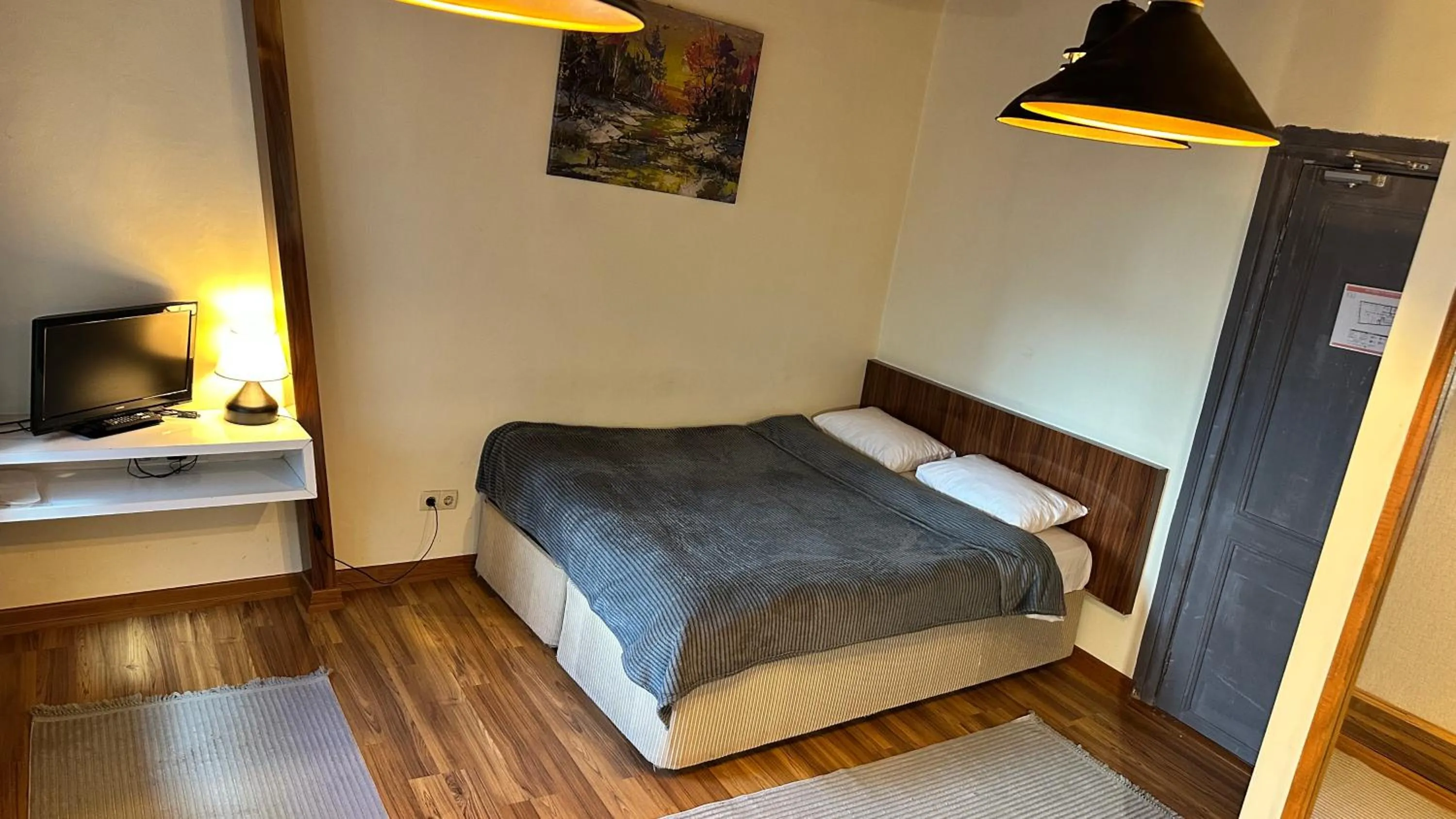 Photo of the whole room, Bed in New Pera