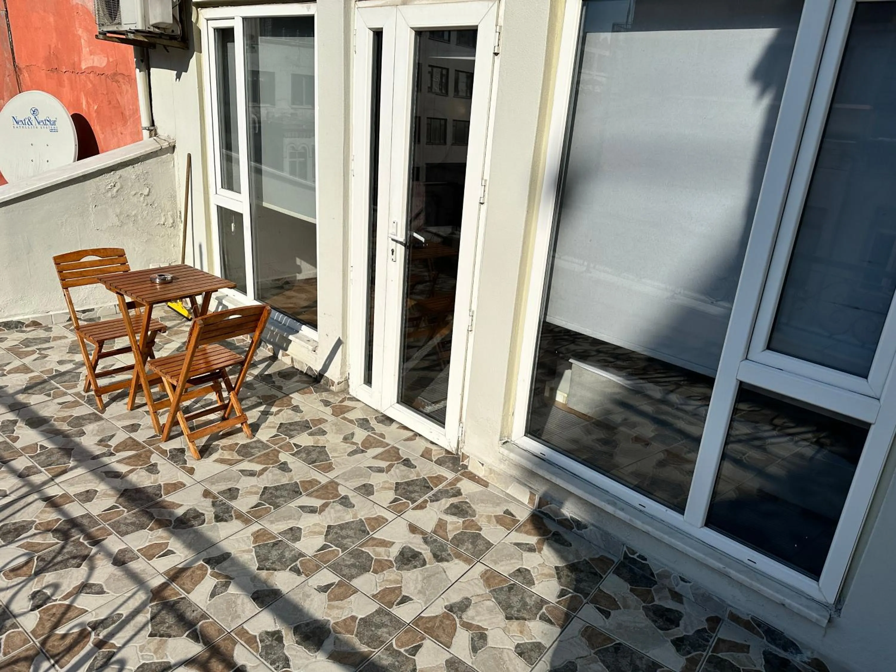 Photo of the whole room in New Pera