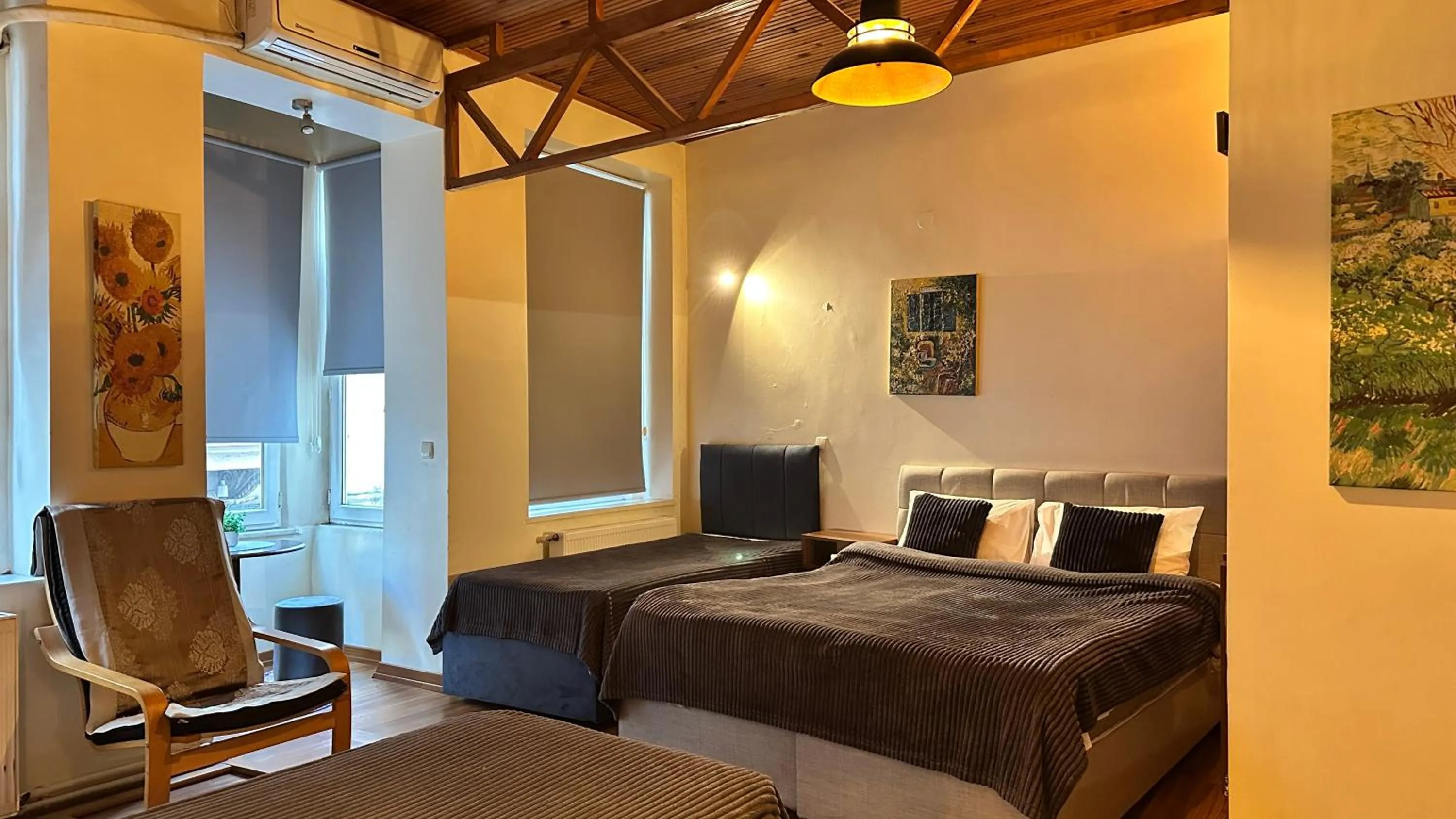 Photo of the whole room, Bed in New Pera