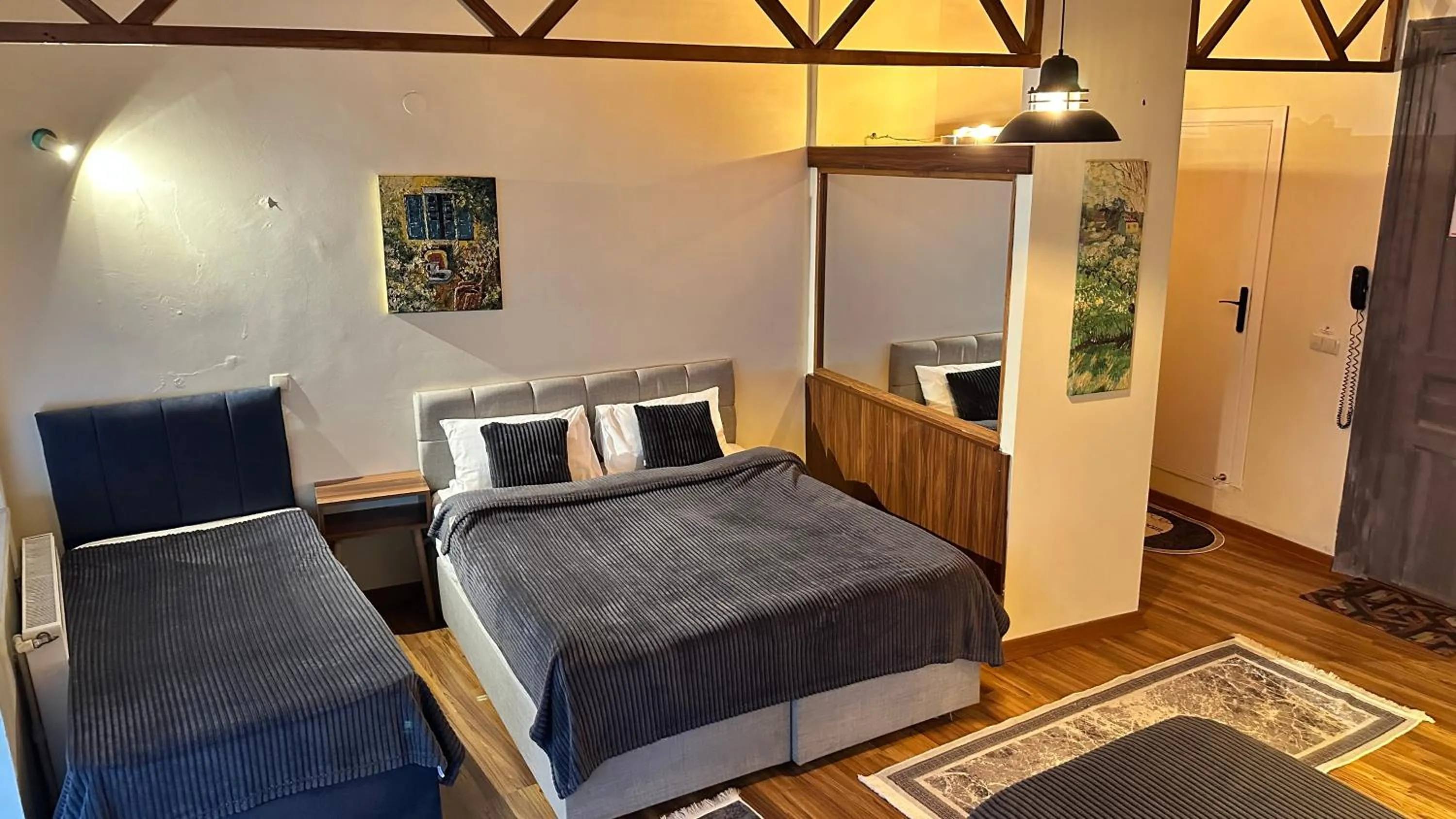 Photo of the whole room, Bed in New Pera