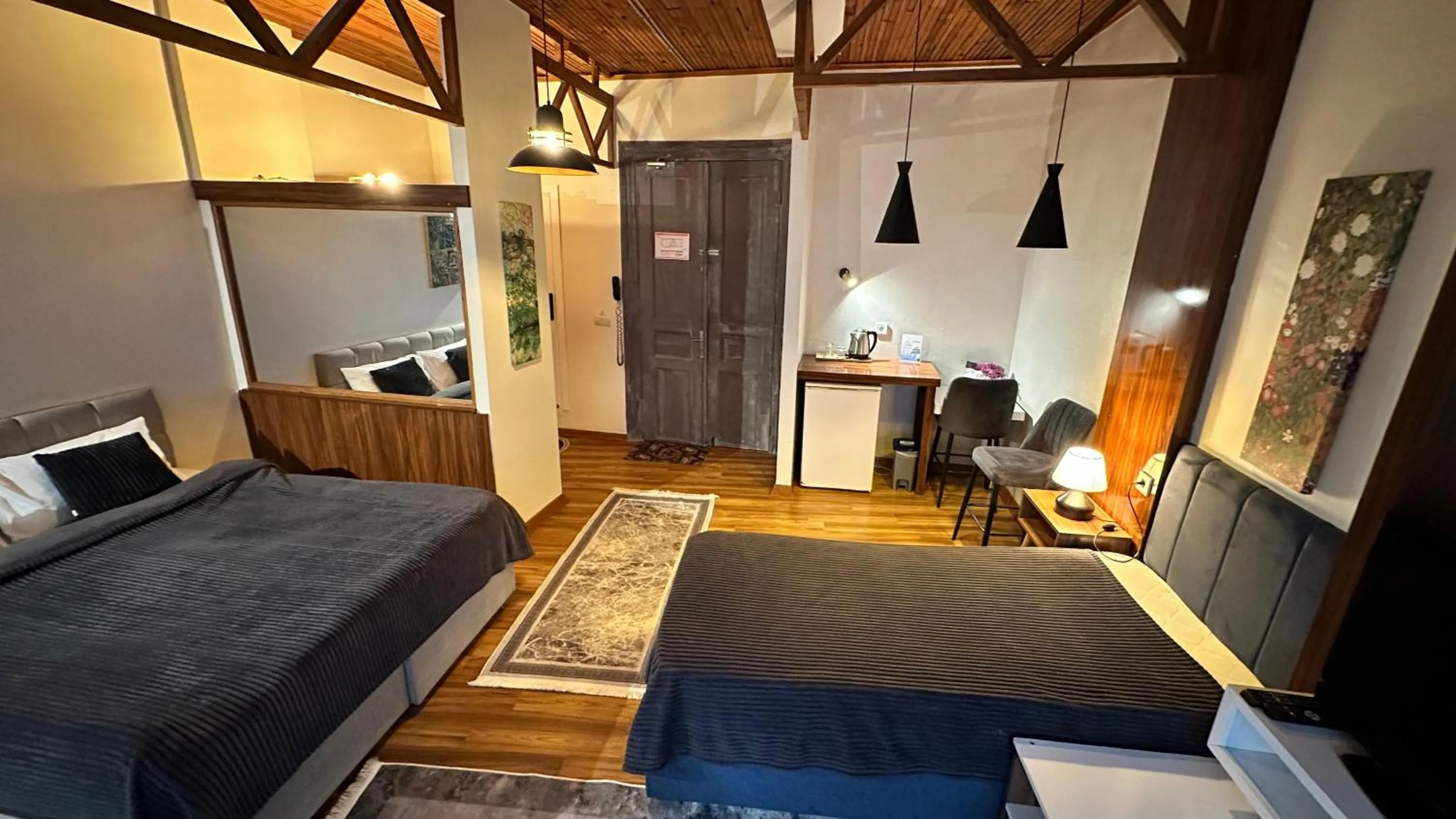 Photo of the whole room, Bed in New Pera