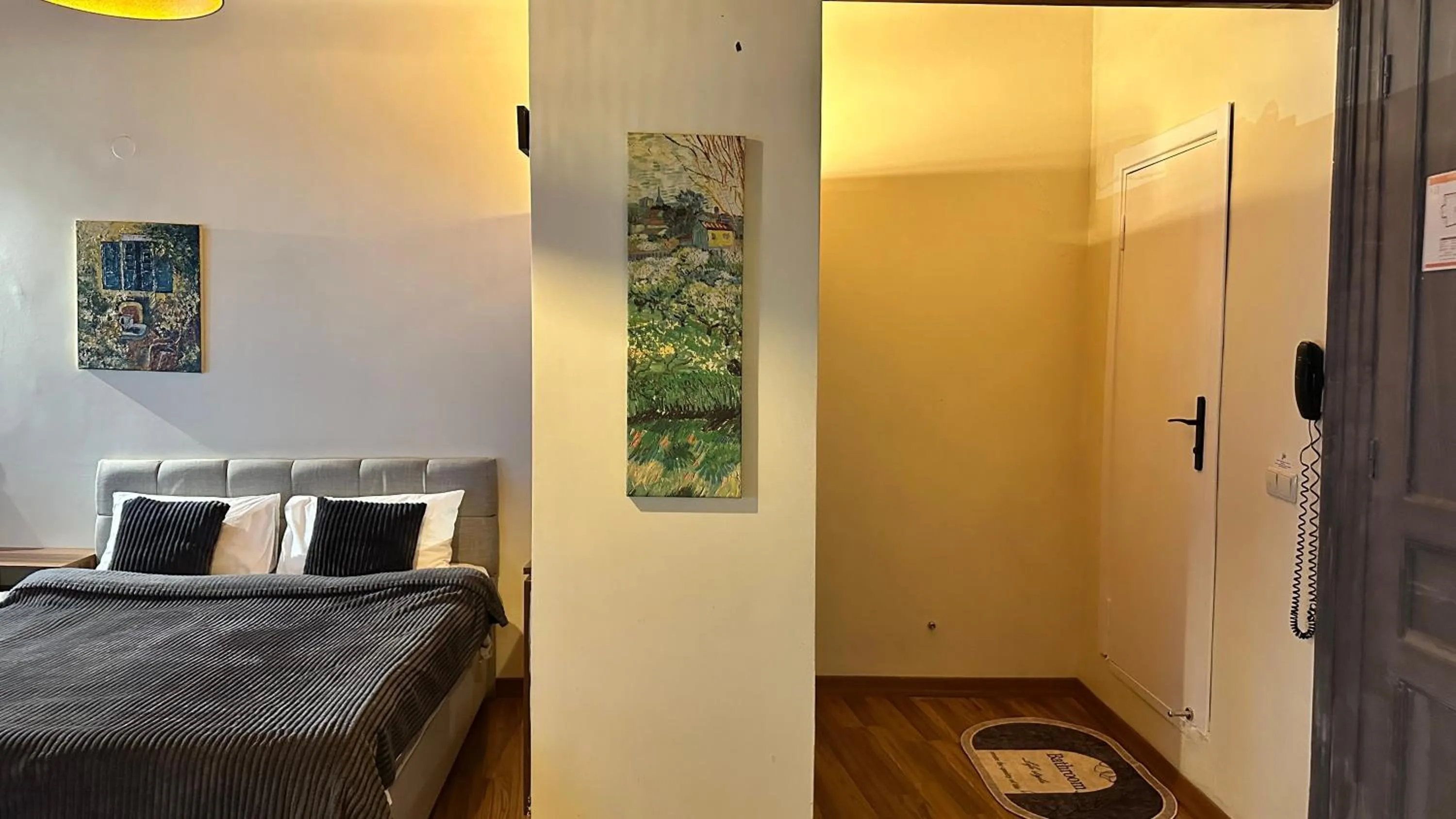 Photo of the whole room, Bed in New Pera