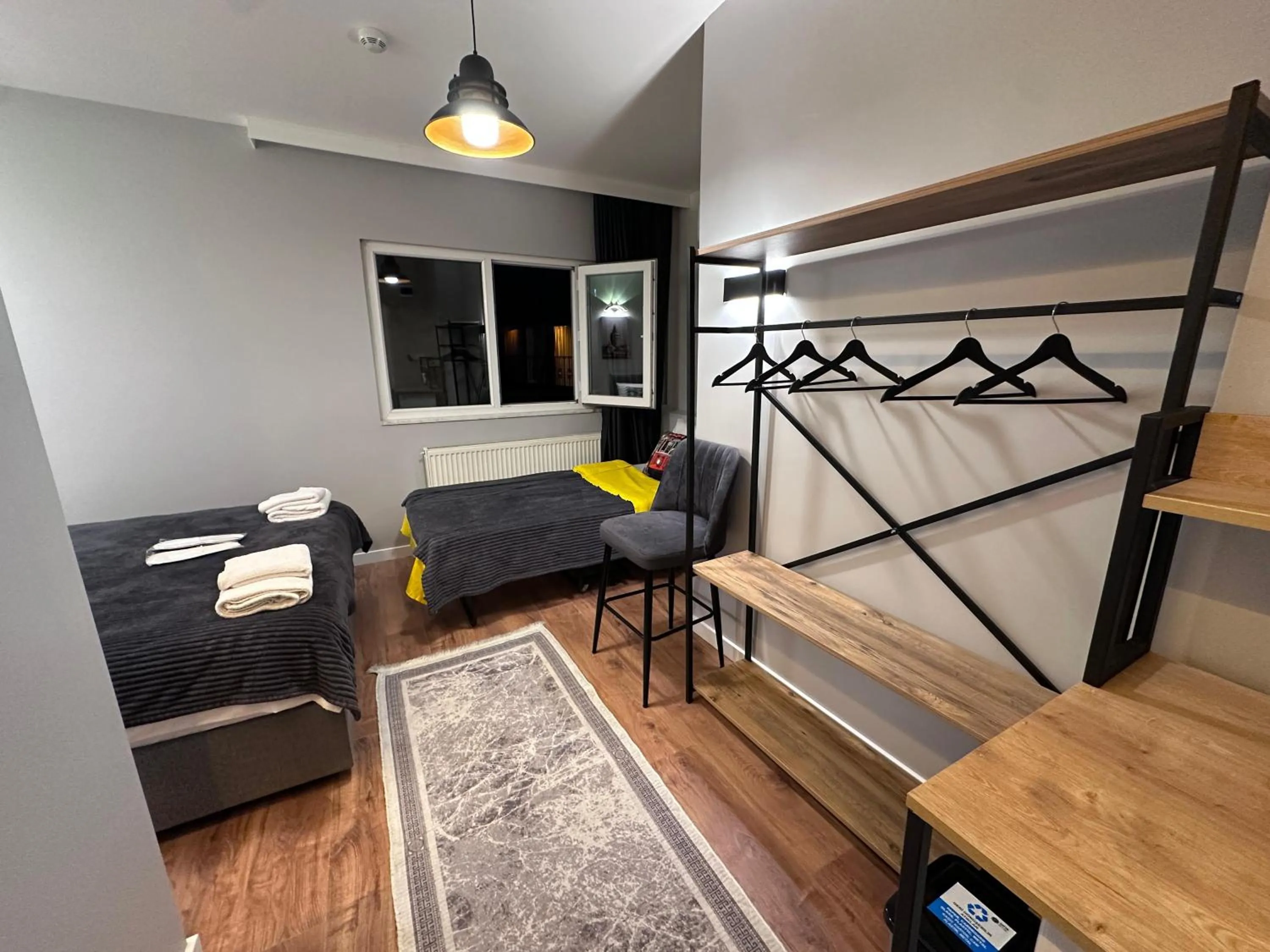 wardrobe, Bed in New Pera