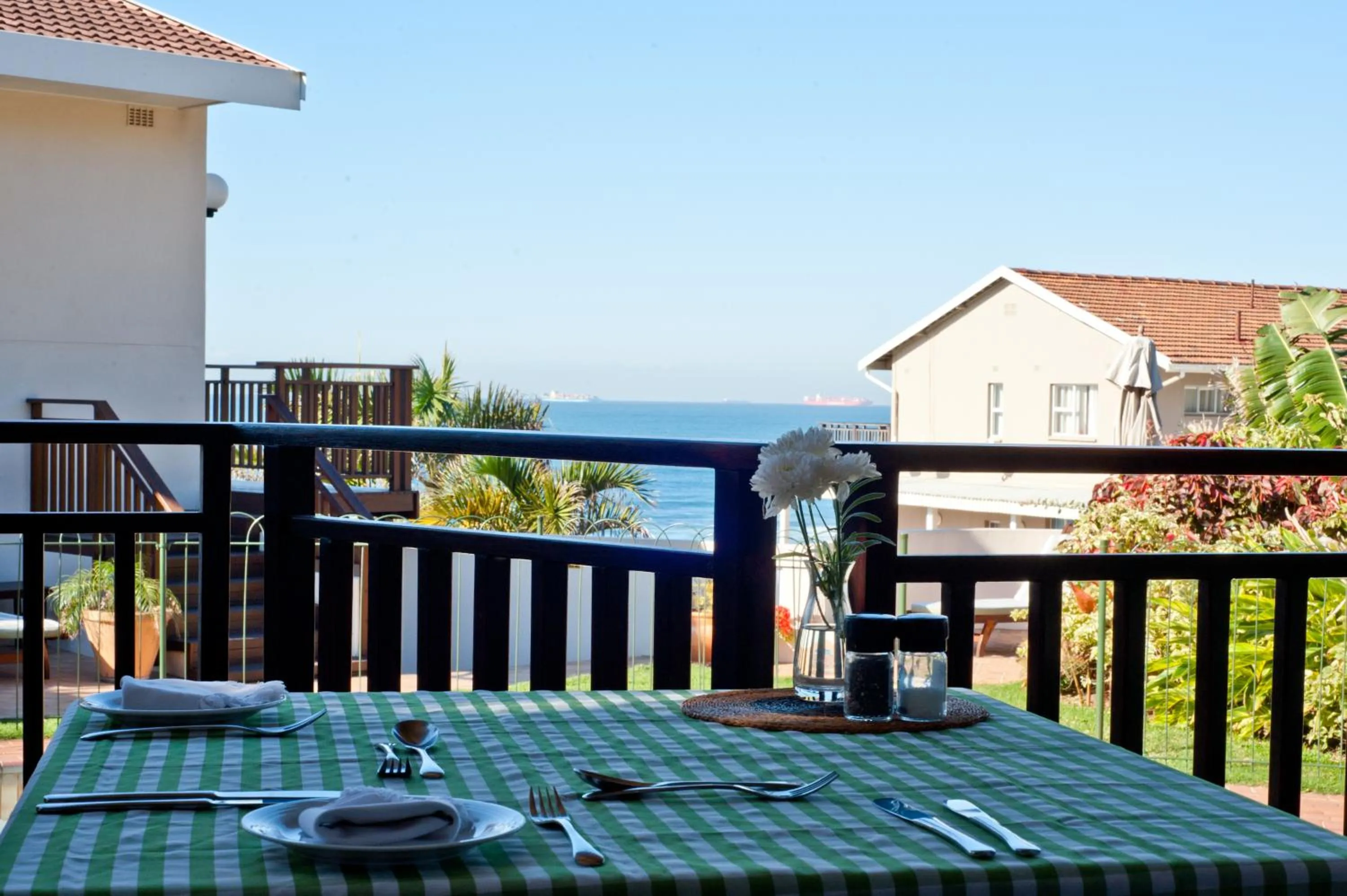 Sea view in Fairlight Beach House