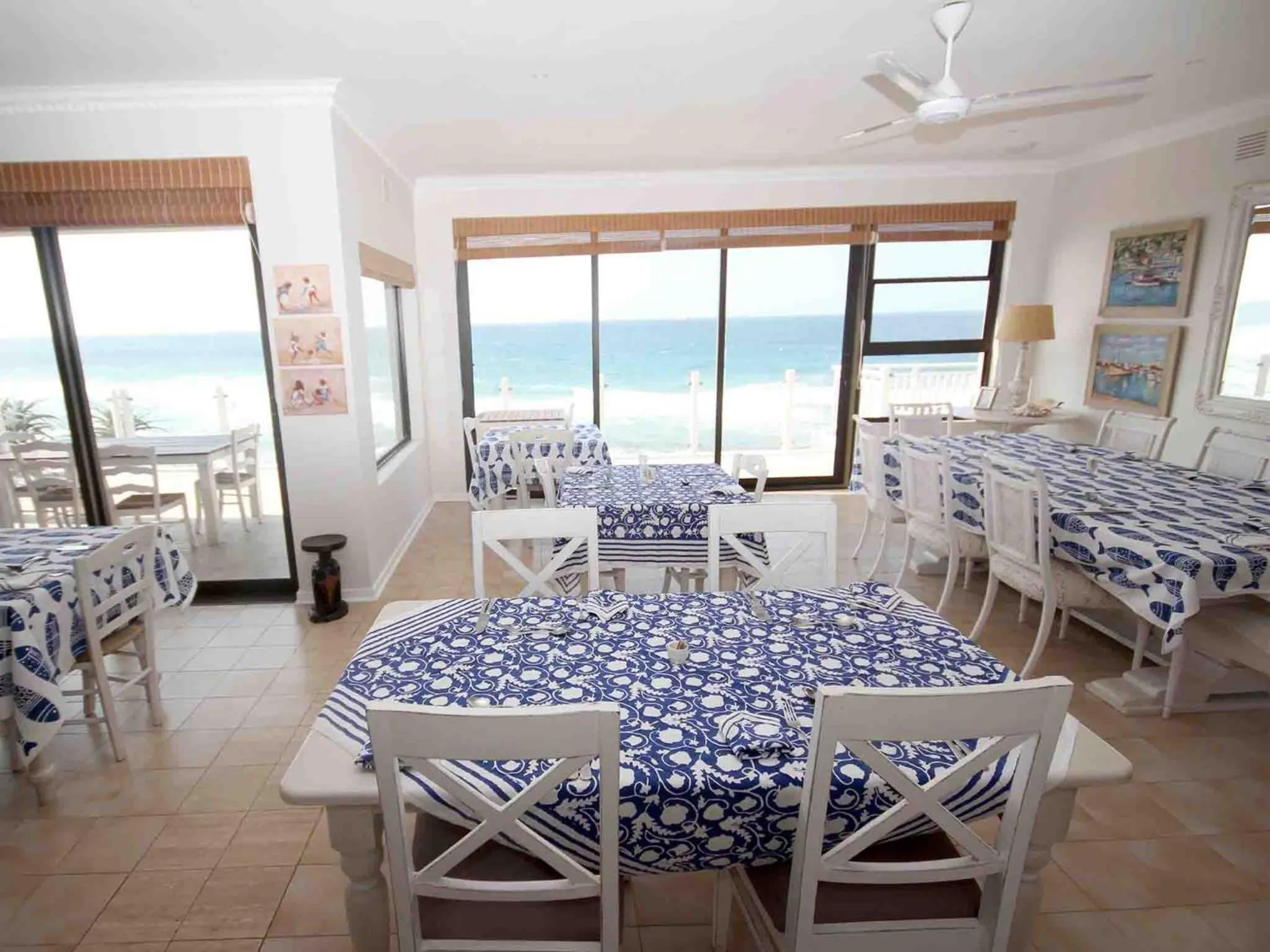 Dining area in Fairlight Beach House