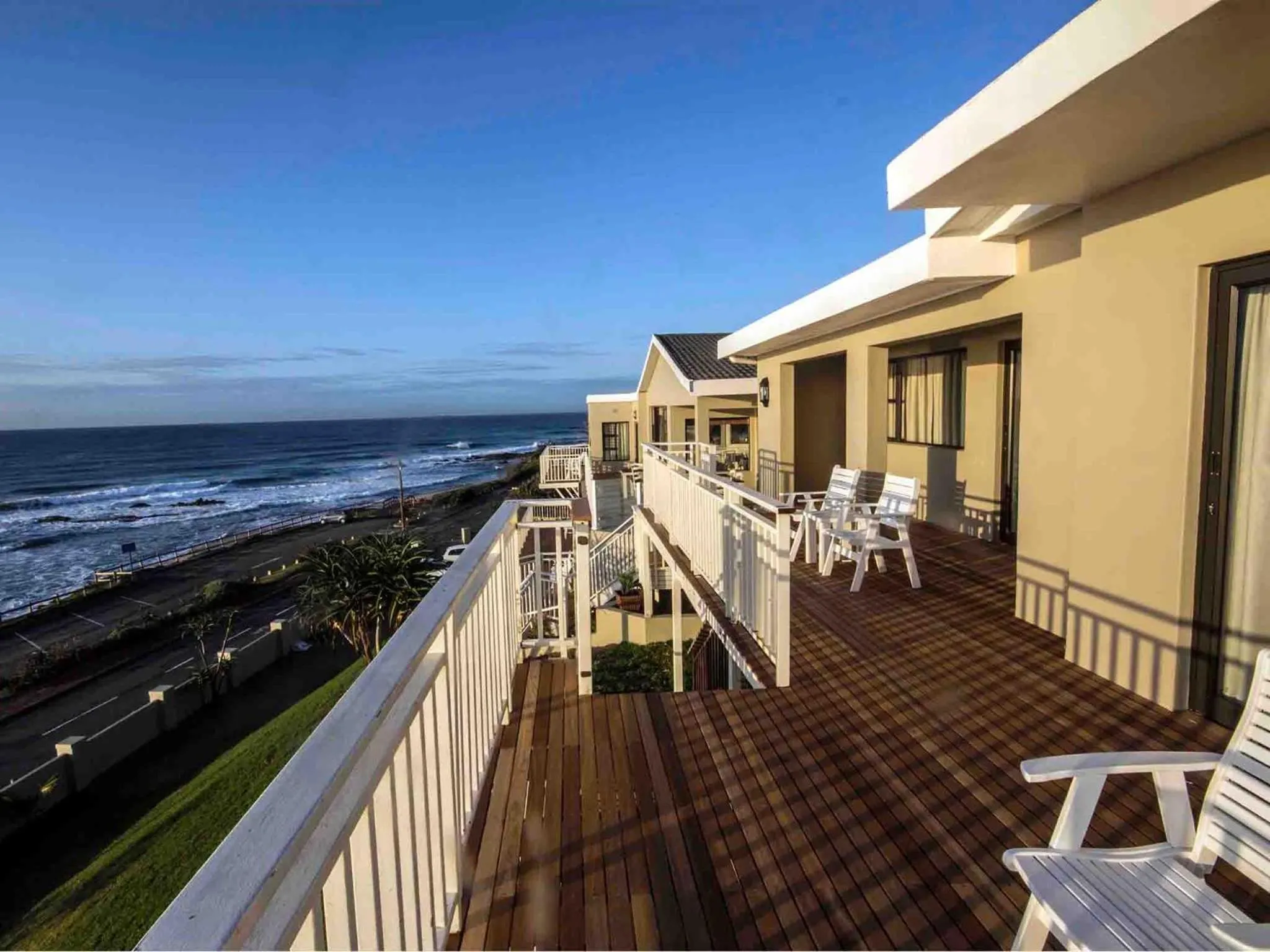 Sea view in Fairlight Beach House