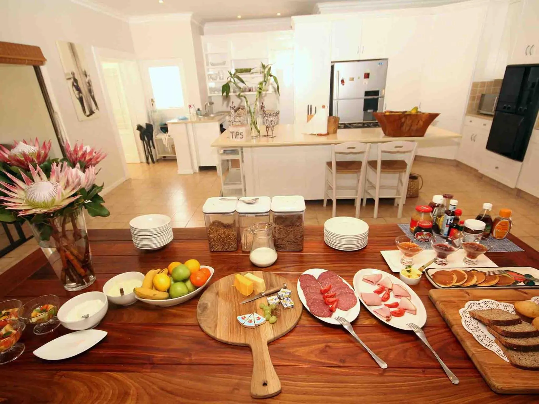 Breakfast in Fairlight Beach House