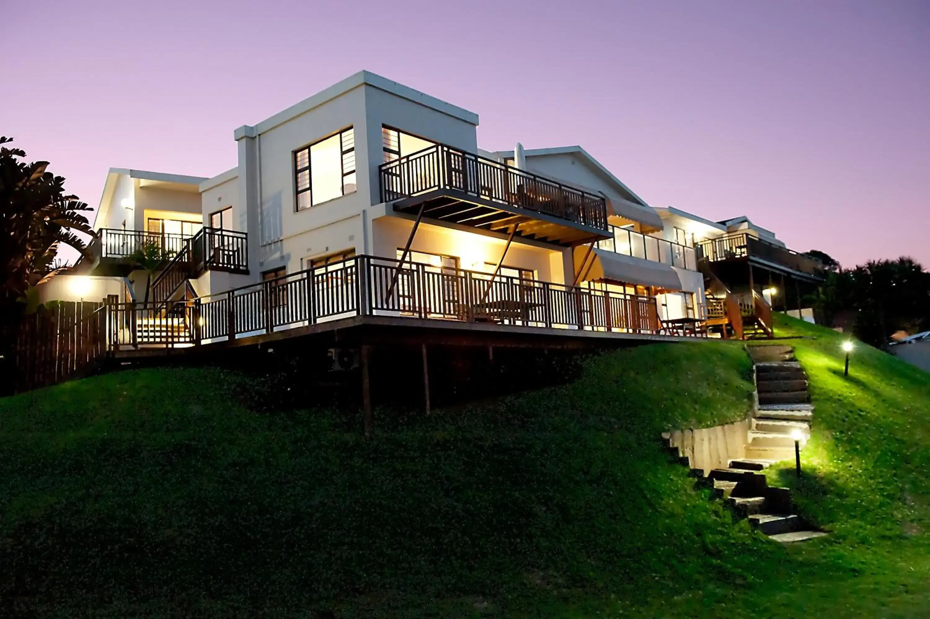 Property building in Fairlight Beach House Property building in Fairlight Beach House