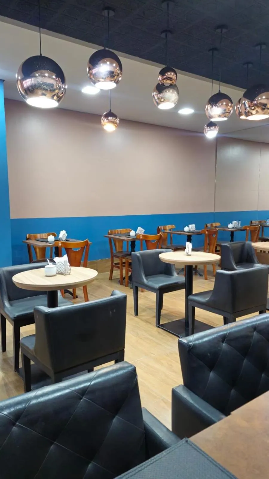 Restaurant/places to eat in Hotel Mirage