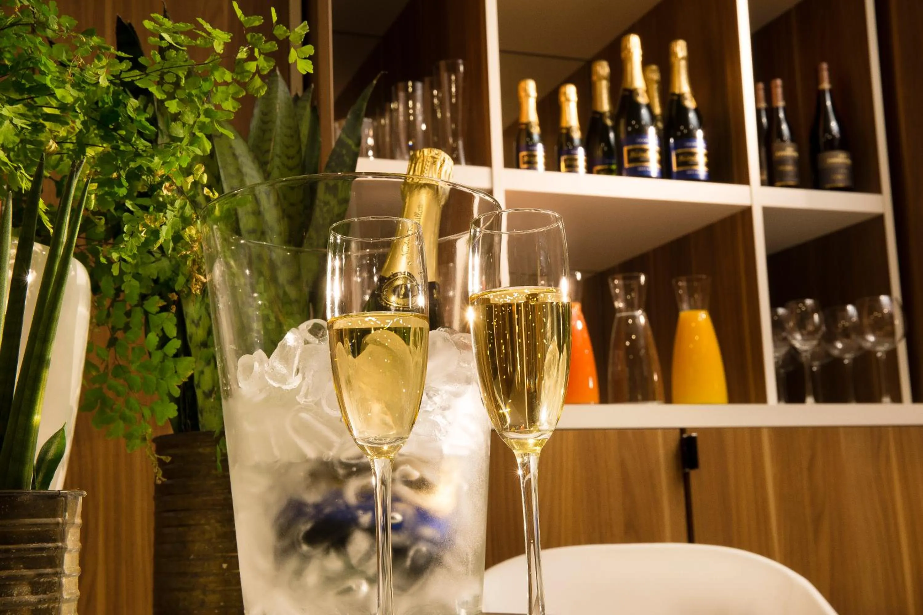 Alcoholic drinks in Hôtel Eiffel Turenne