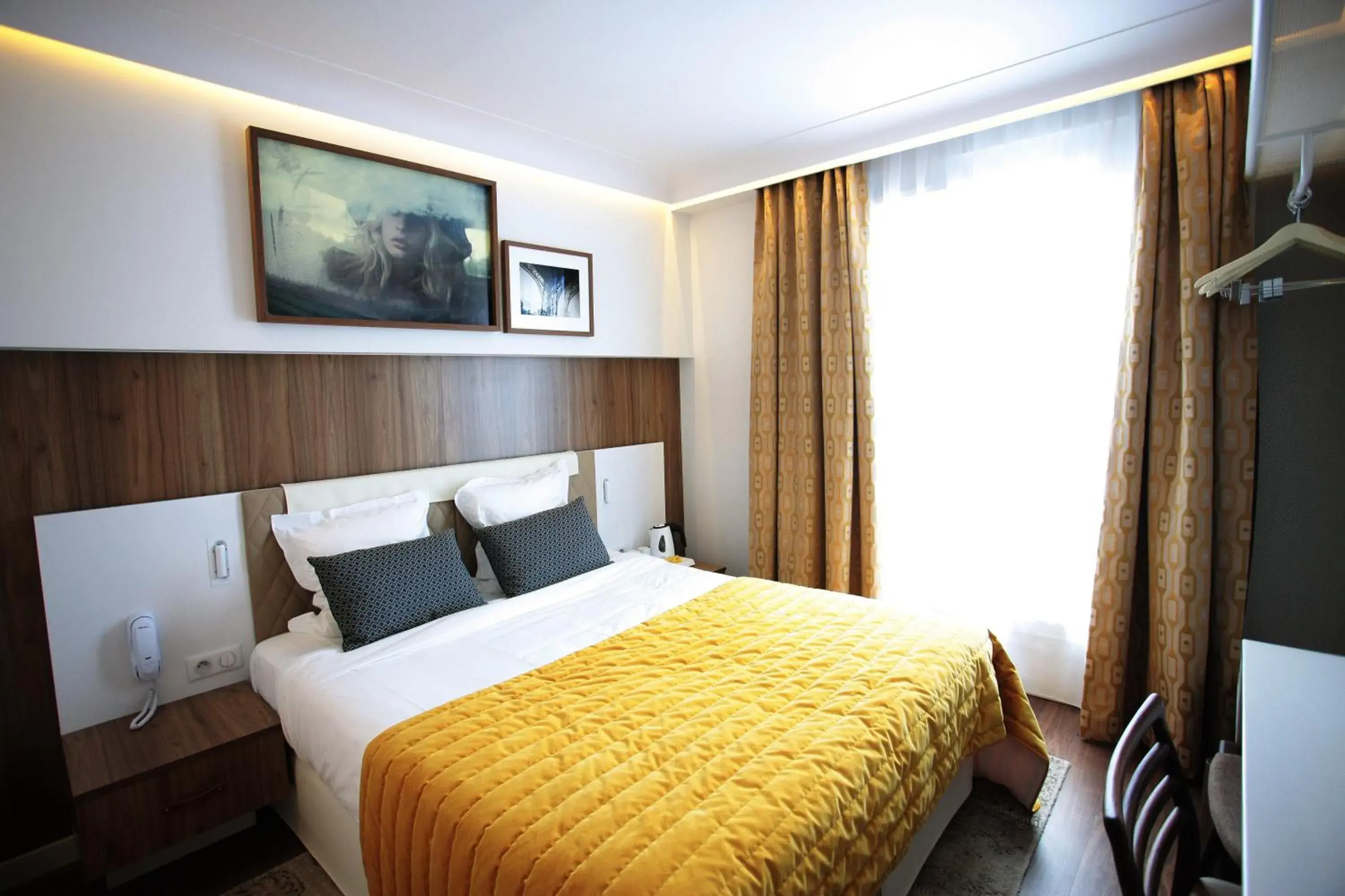 Two Connecting Double Rooms in Hôtel Eiffel Turenne Two Connecting Double Rooms in Hôtel Eiffel Turenne