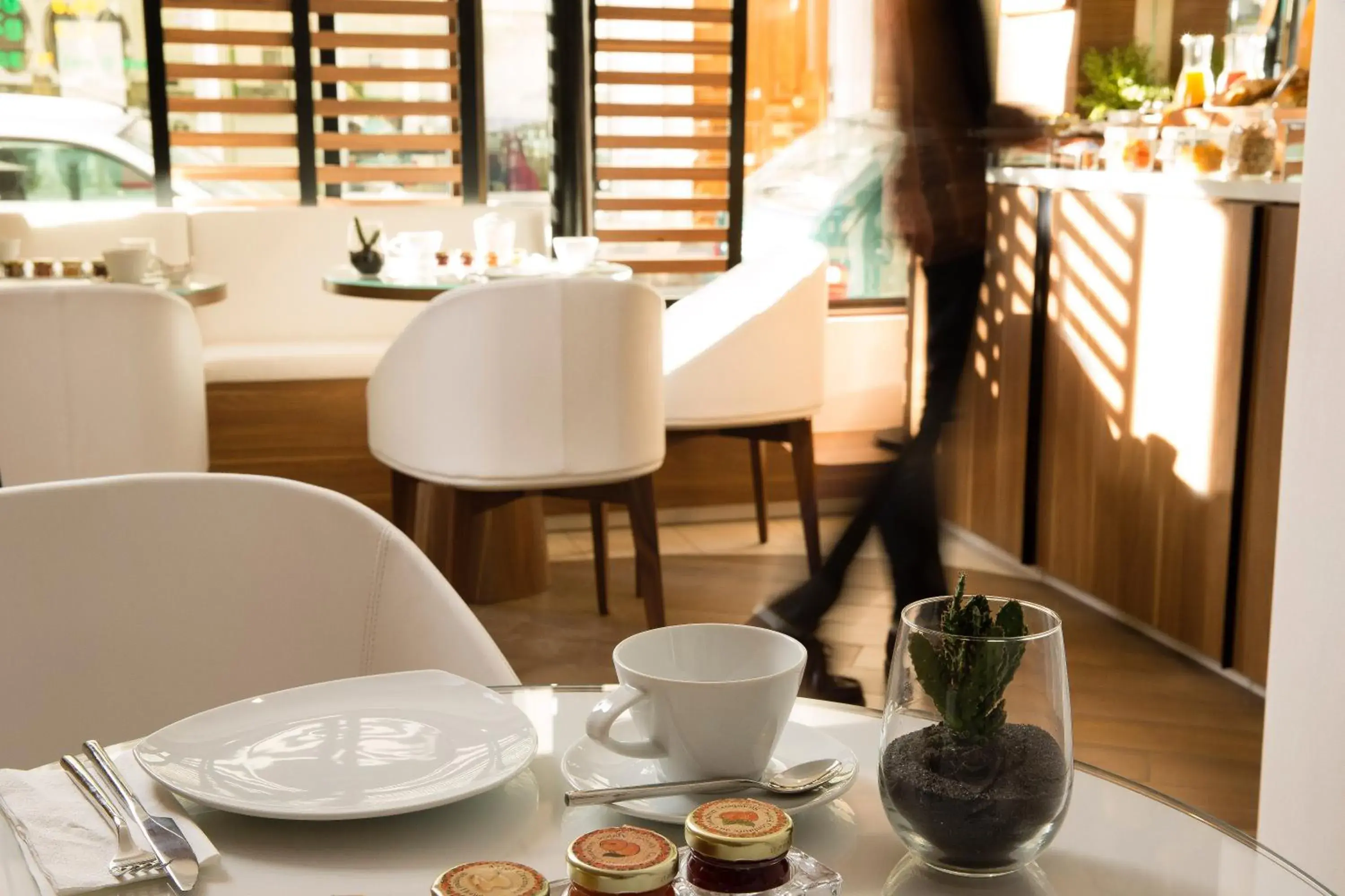 Restaurant/places to eat in Hôtel Eiffel Turenne Restaurant/places to eat in Hôtel Eiffel Turenne