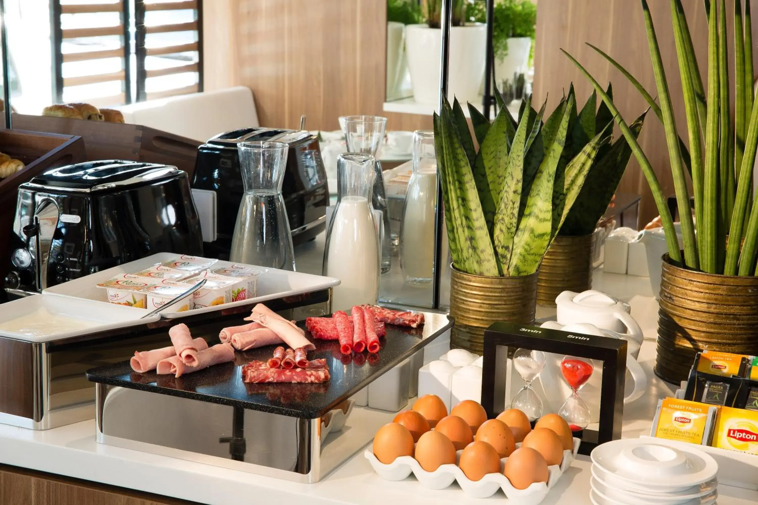 Breakfast in Hôtel Eiffel Turenne Breakfast in Hôtel Eiffel Turenne