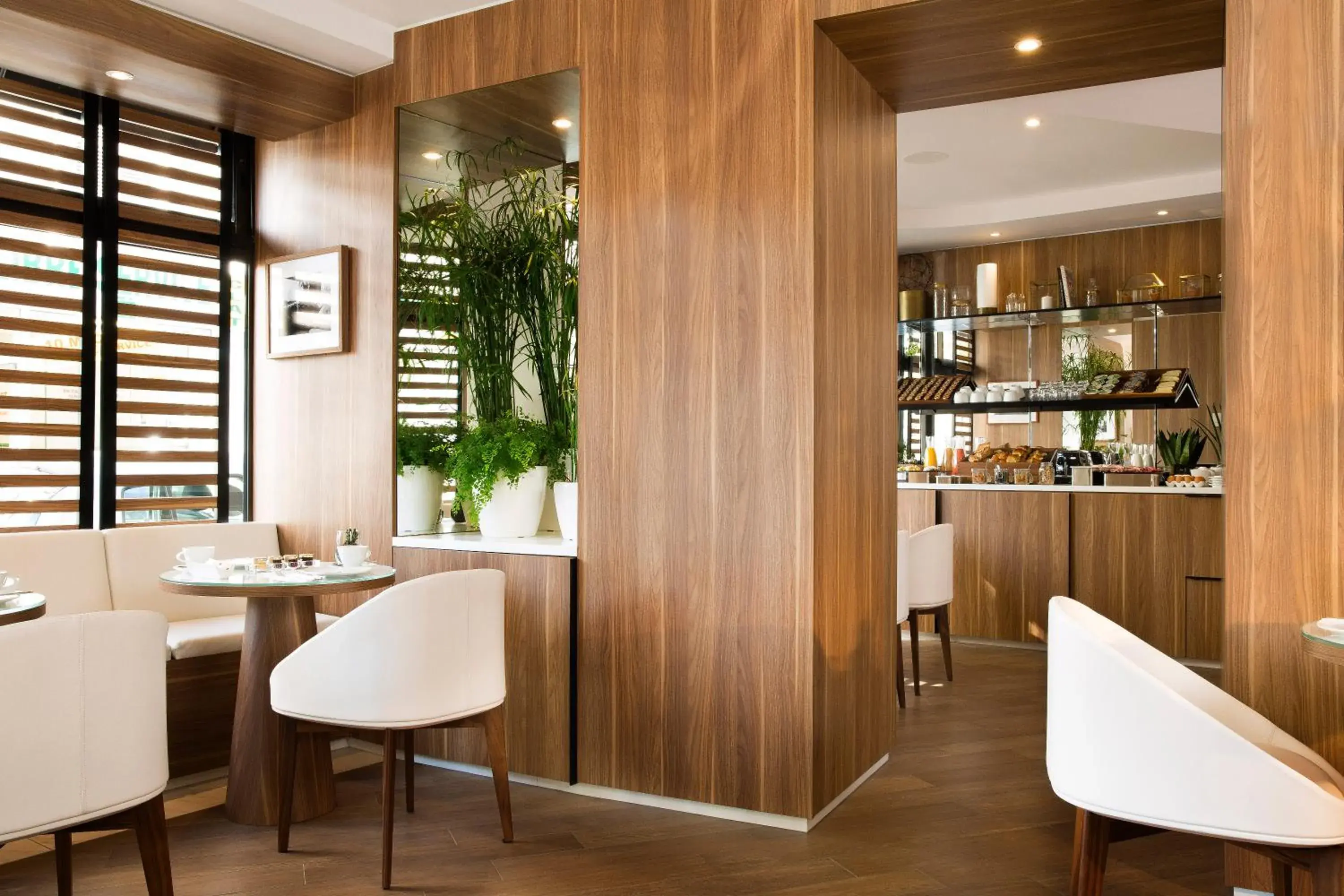 Restaurant/places to eat in Hôtel Eiffel Turenne Restaurant/places to eat in Hôtel Eiffel Turenne